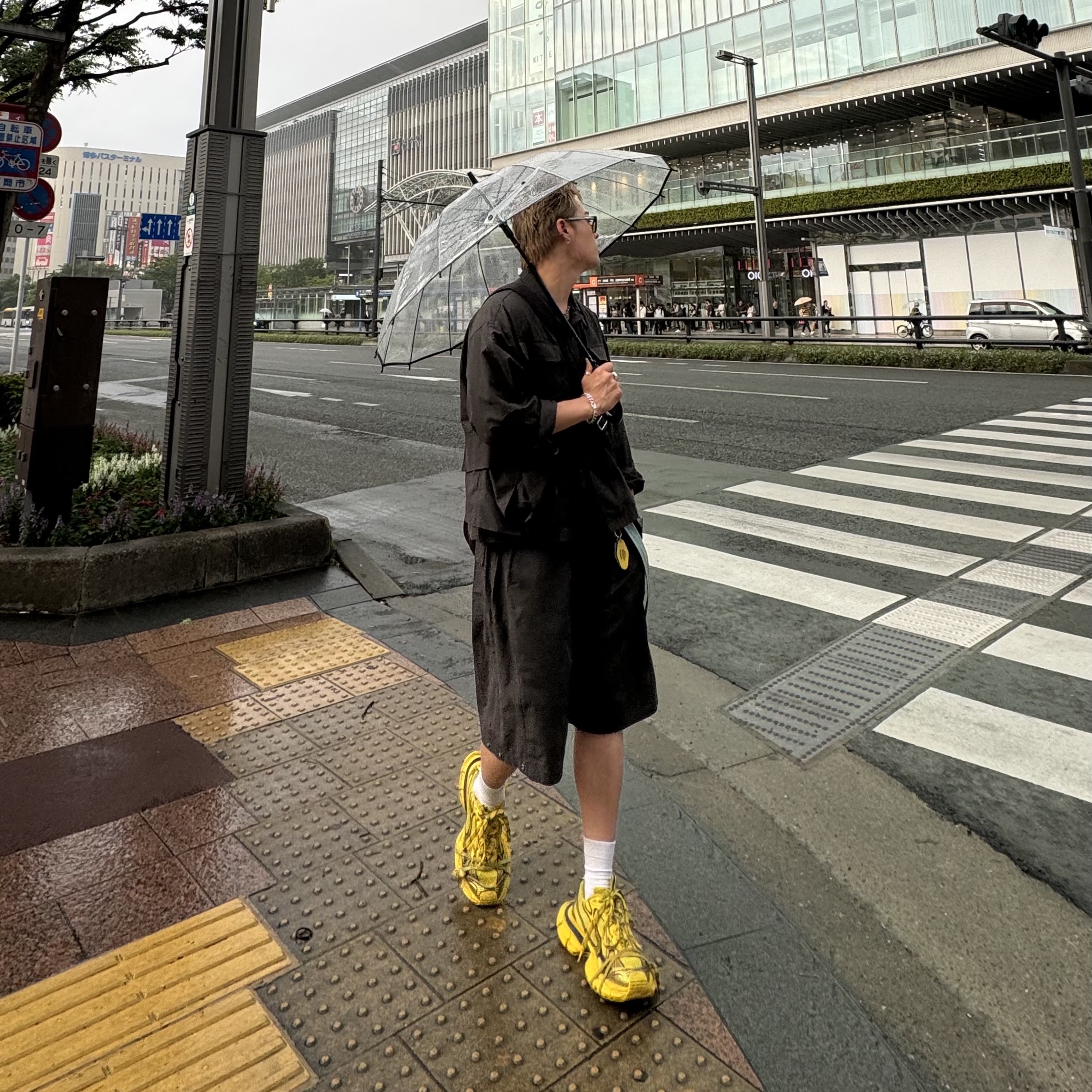 Balenciaga 3XL Sneakers Yellow Black 착용 스타일 - 2