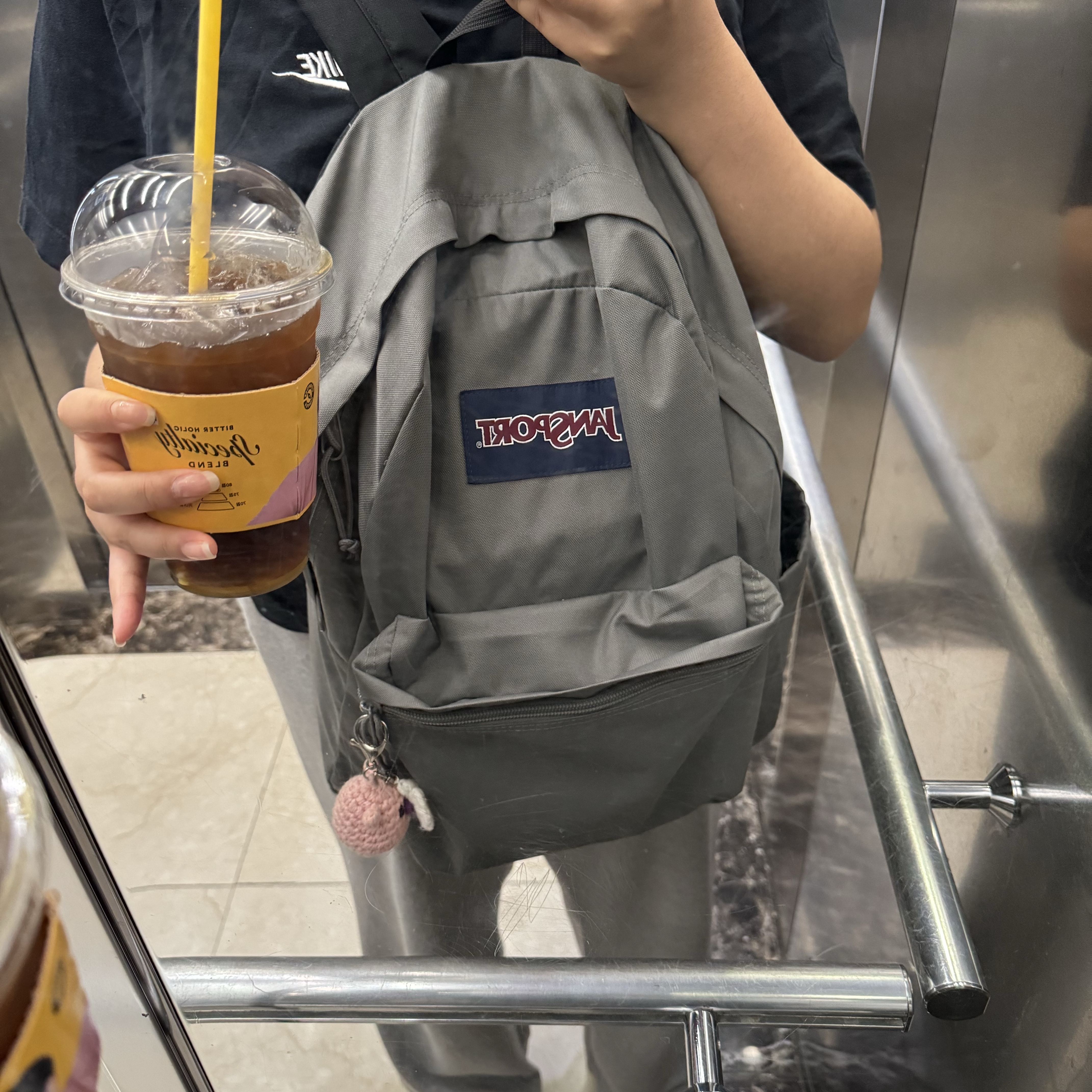 Jansport Superbreak Backpack Graphite Grey 착용 스타일
