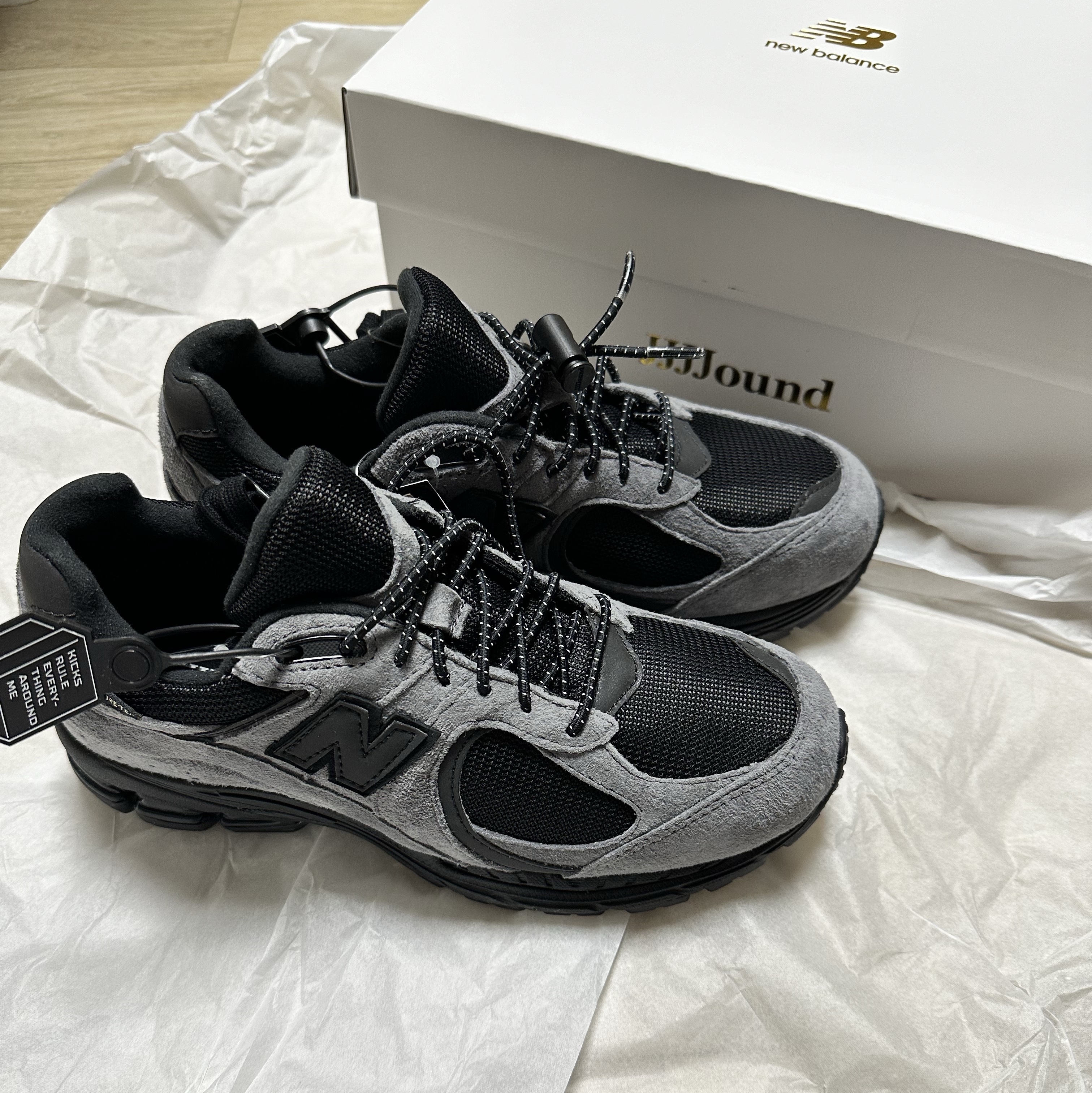 New Balance x JJJJound 2002R Gore-Tex Charcoal 착용 스타일