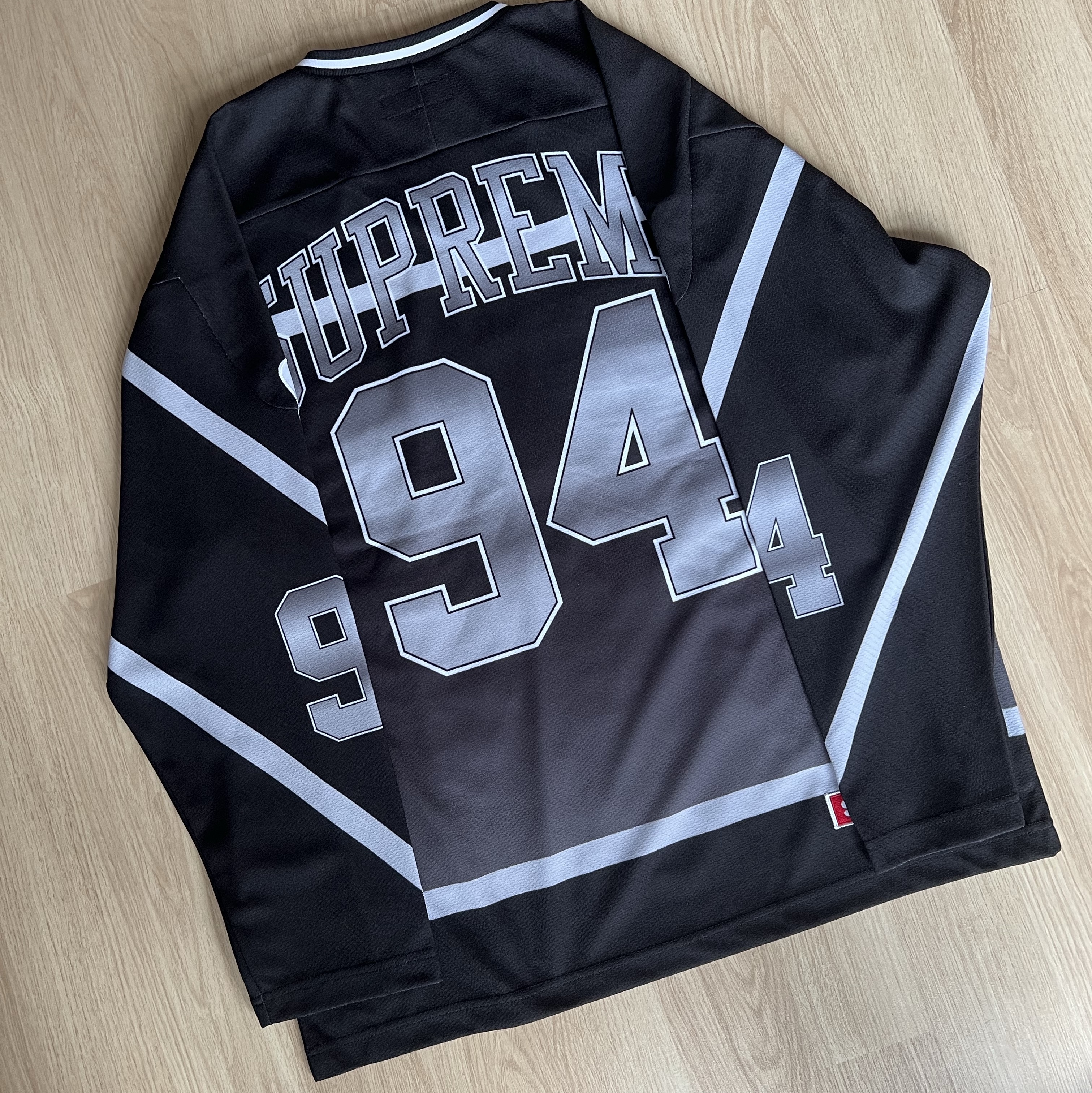Supreme Bones Hockey Jersey Black - 23FW 착용 스타일 - 1