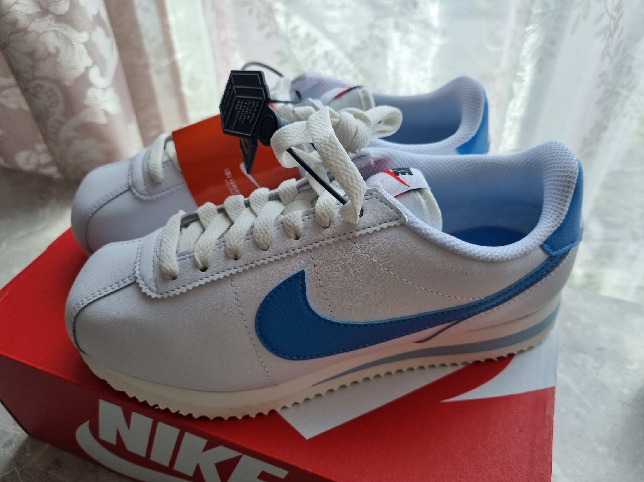 (W) Nike Cortez White University Blue 착용 스타일 - 3