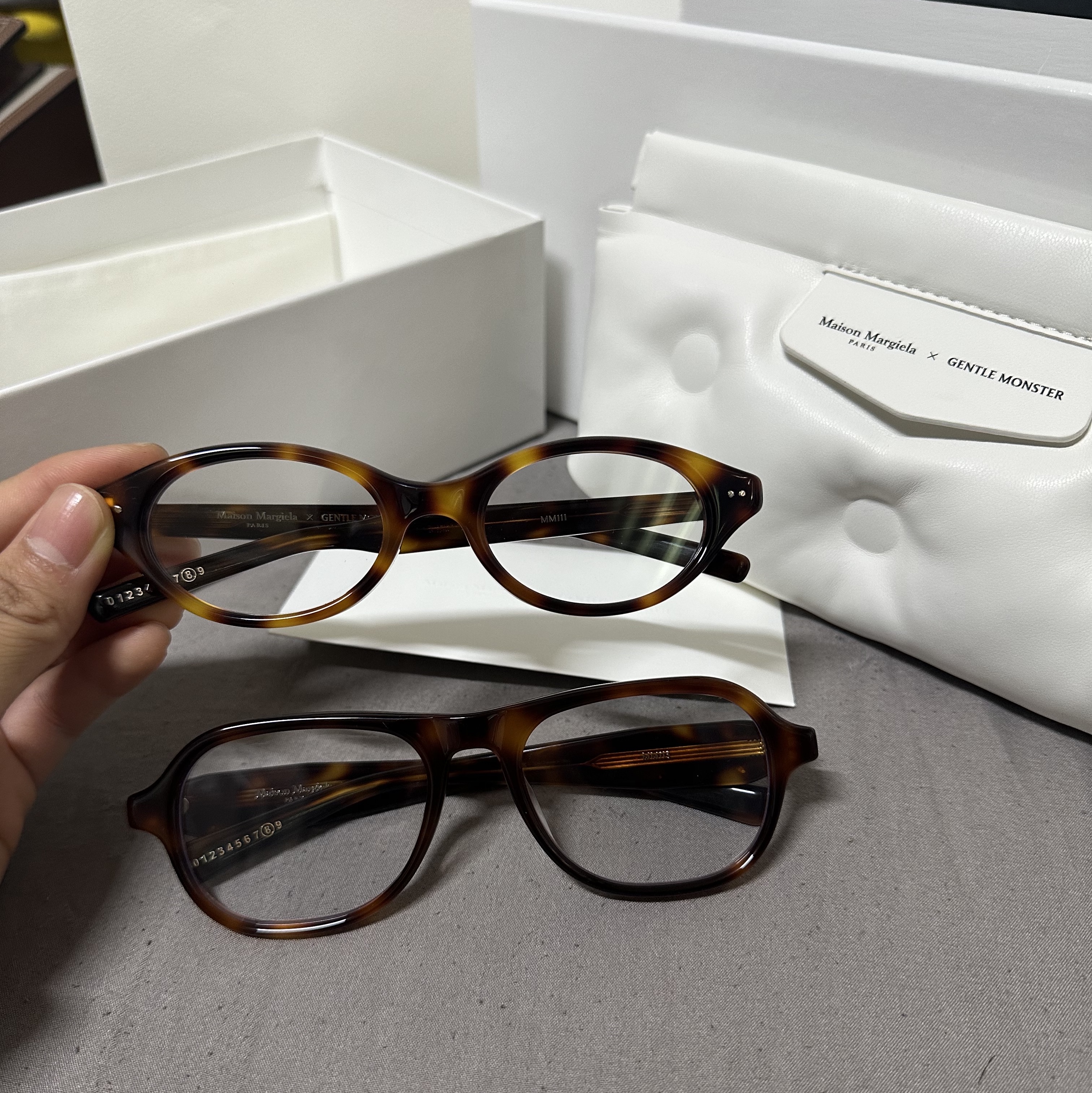 Gentle Monster x Maison Margiela MM113 Tortoiseshell Clear, Gentle Monster x Maison Margiela MM111 Tortoiseshell Clear 착용 스타일