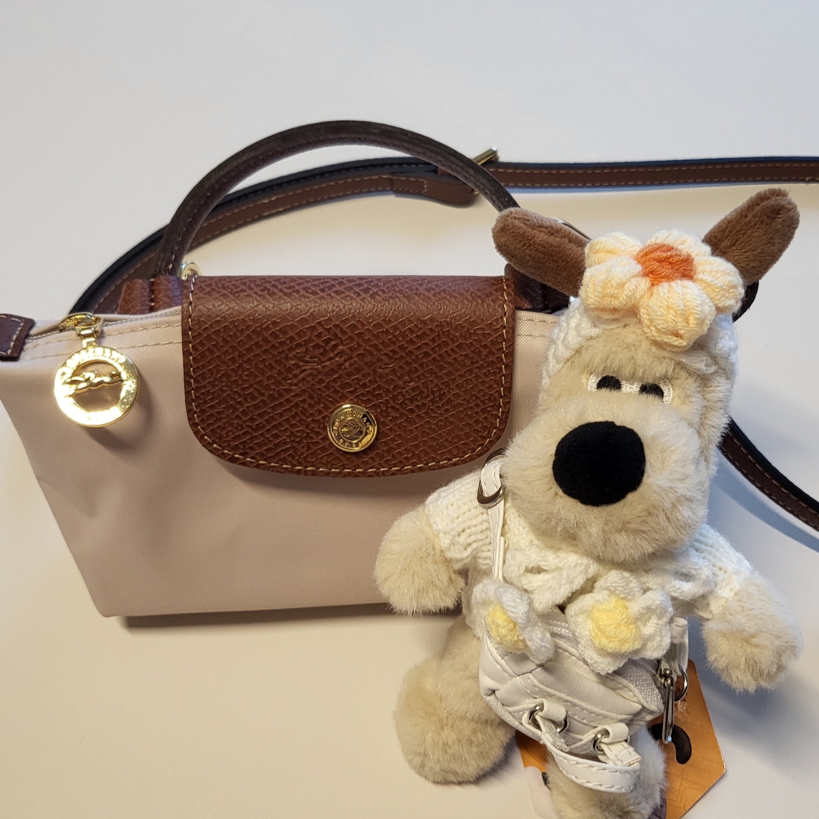Longchamp Le Pliage Original Handle Pouch Paper 착용 스타일