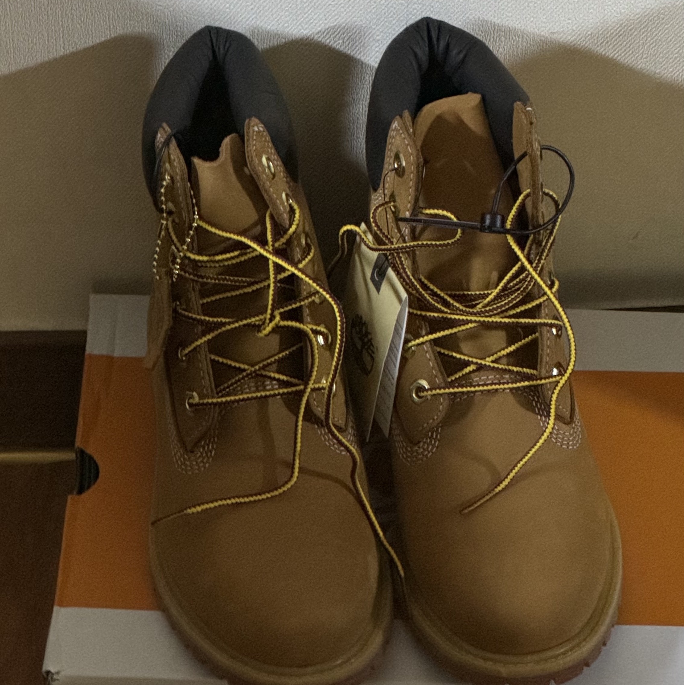 (W) Timberland 6 Inch Premium Waterproof Boot Wheat Nubuck - Wide 착용 스타일