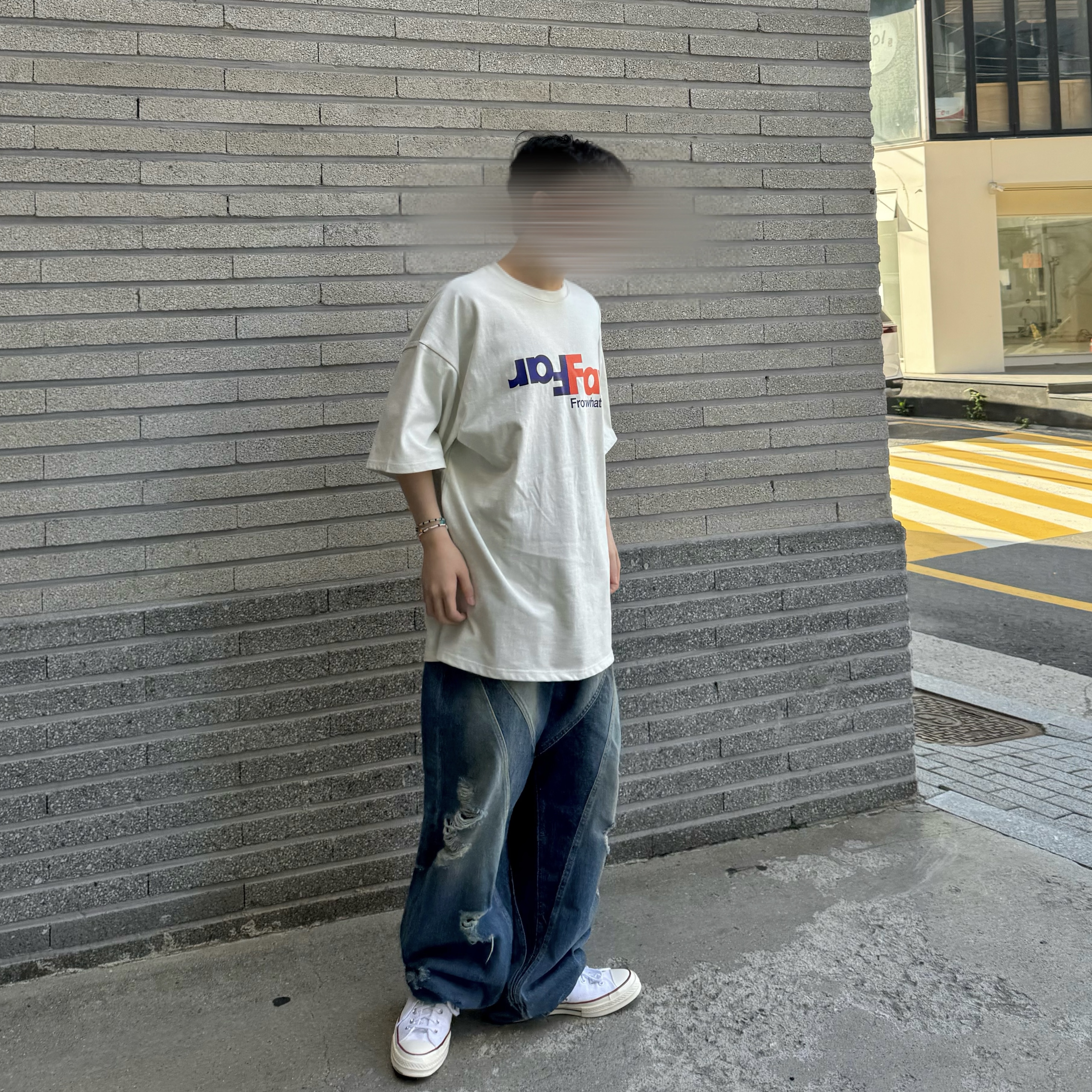 Converse Chuck 70 Ox White - Standard, Civision by CSC Vision Distressed Denim Pants Washed Blue 착용 스타일 - 1