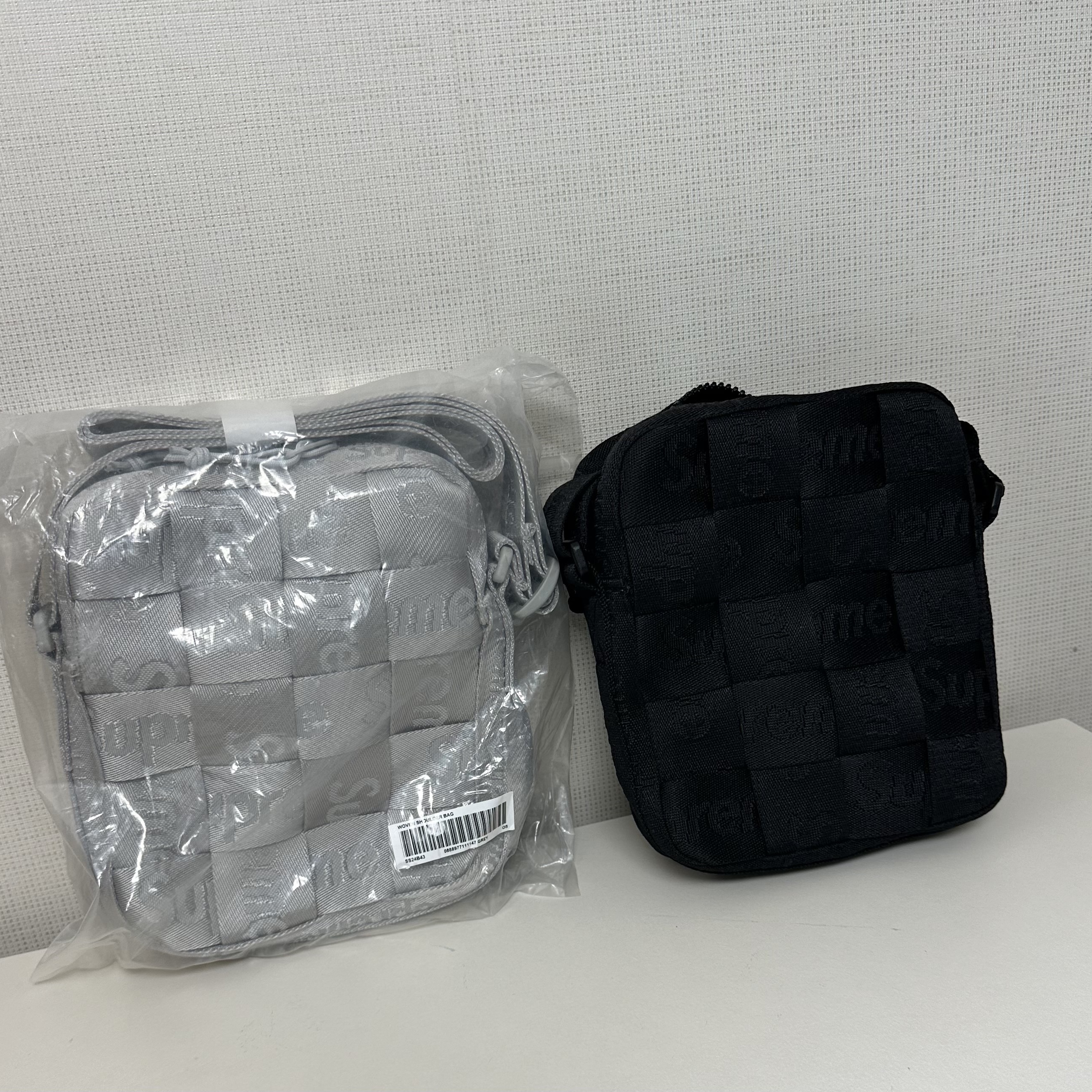 Supreme Woven Shoulder Bag Grey - 24SS, Supreme Woven Shoulder Bag Black - 23SS 착용 스타일