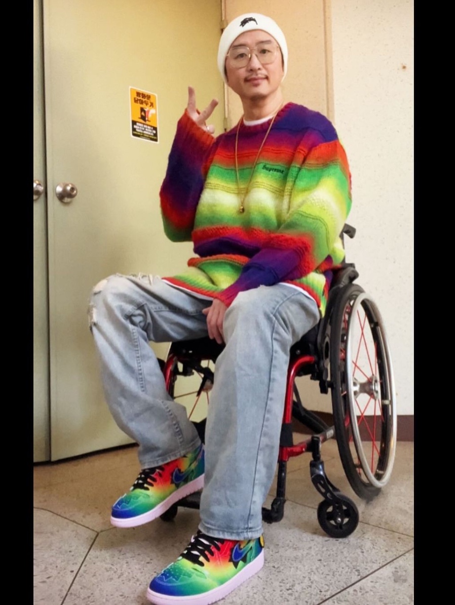 Supreme Gradient Stripe Sweater Multicolor - 22FW, Jordan 1 x J Balvin Retro High OG 착용 스타일 - 1