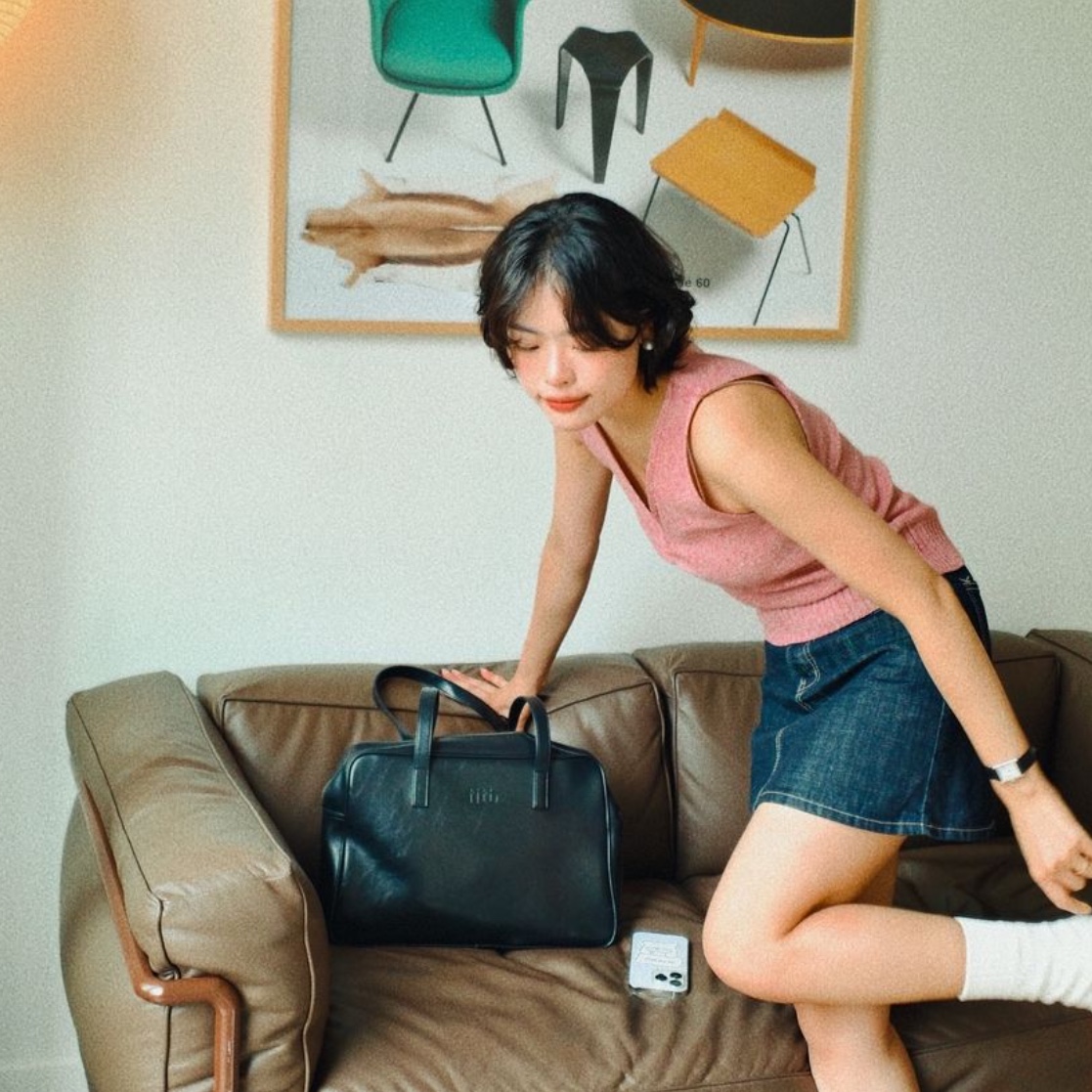Fillintheblank Trapezoid Shoulder Bag Black, Fillintheblank Trapezoid Shoulder Bag Camel 착용 스타일
