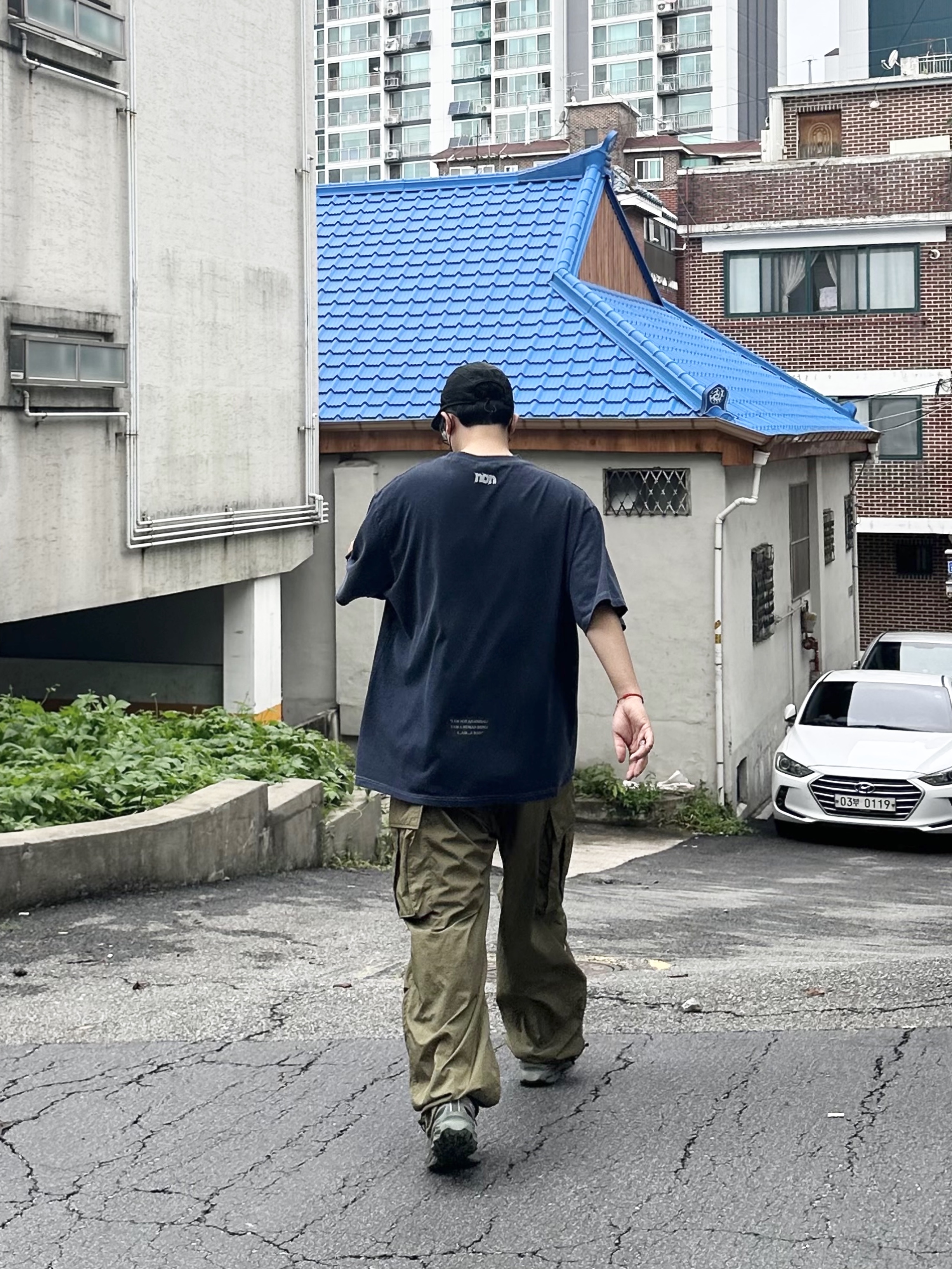 Y-3 Running Cap Black, NON FLOOR Destroyed Invisible Guest Short Sleeve Navy 착용 스타일 - 2