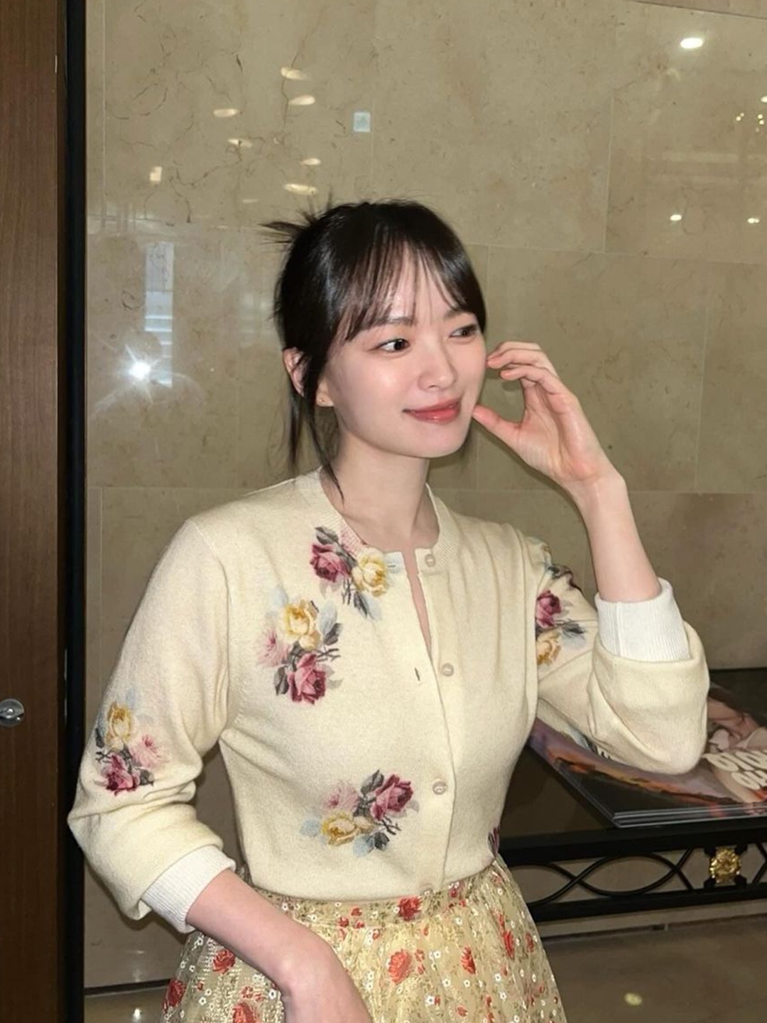 (W) Diesel Long Skirt with Flower Print Pink, (W) Maison Margiela Flower Knit Cardigan Lemon 착용 스타일 - 4