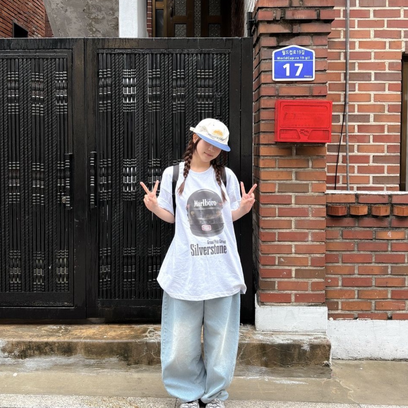 Hello Sunrise Two Tone Washed OG Logo Cap VTG Red & Ocean Blue, Hello Sunrise Two Tone Washed OG Logo Cap Deep Blue & Beige 착용 스타일