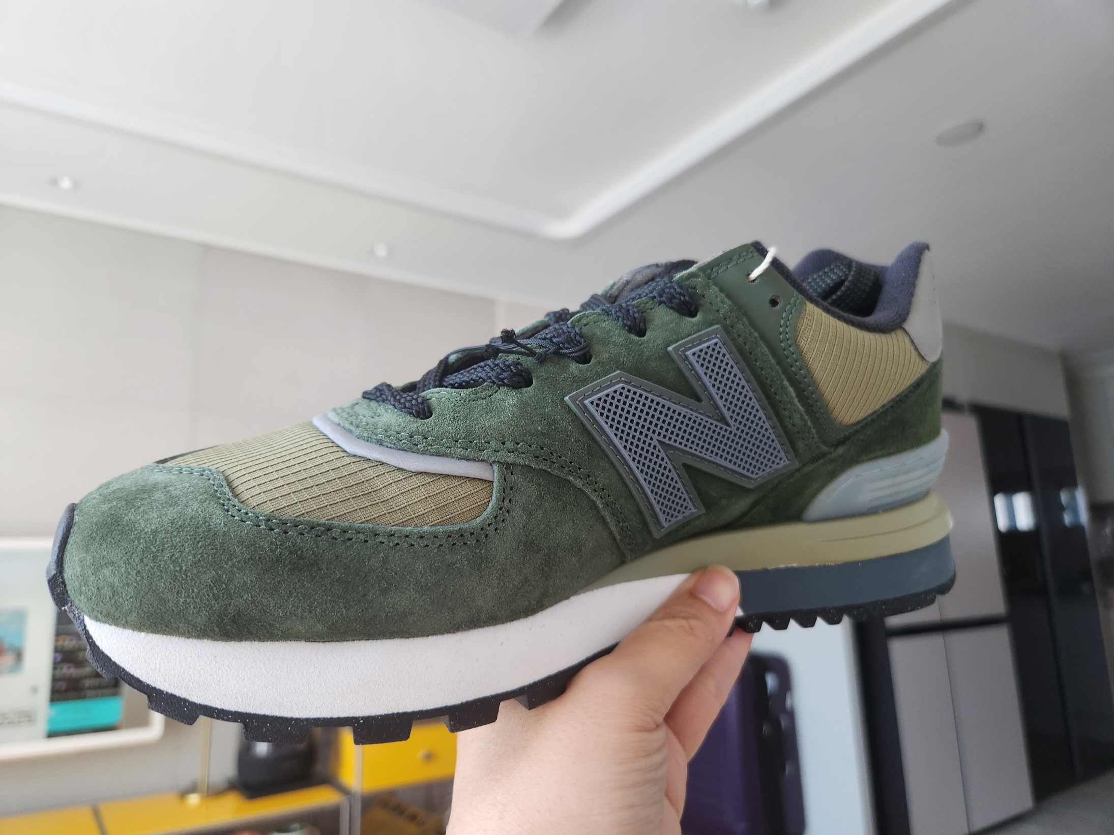 New Balance x Stone Island 574 Legacy Dark Green 착용 스타일 - 2