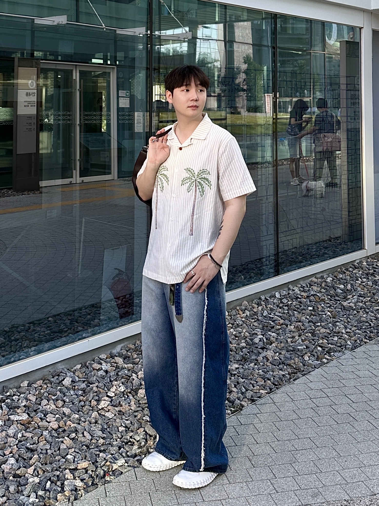 Nike x Jacquemus J Force 1 Low LX SP White, Supreme Webbing Keychain Green Camo - 23SS 착용 스타일 - 3