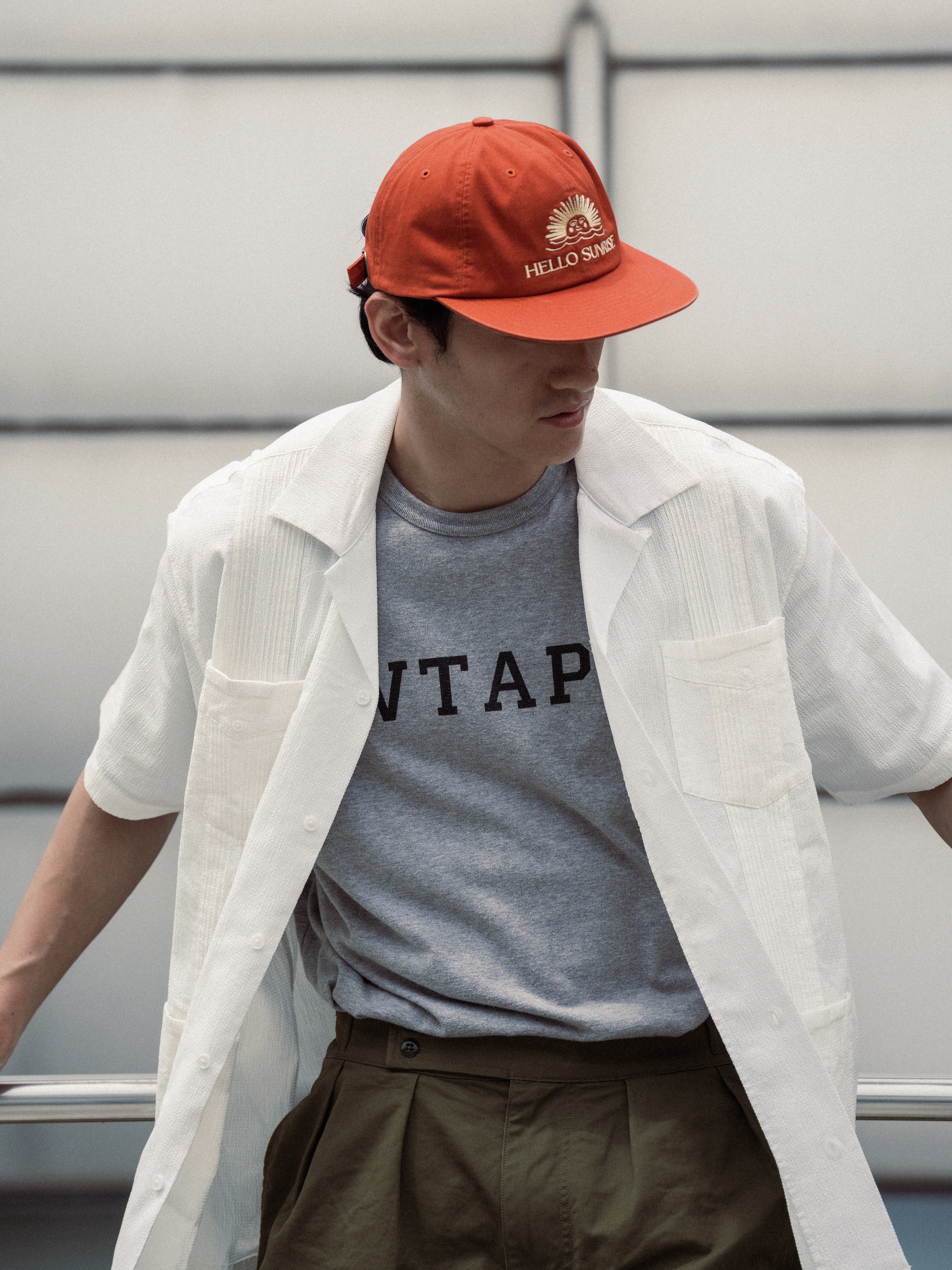 Dr. Martens x Supreme 1461 Gray Silver, Hello Sunrise Washed OG Logo 6panel Cap_Burnt Orange 착용 스타일 - 2