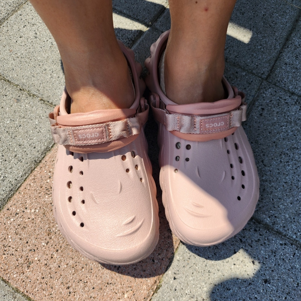 Crocs Echo Clog Pink Clay 착용 스타일