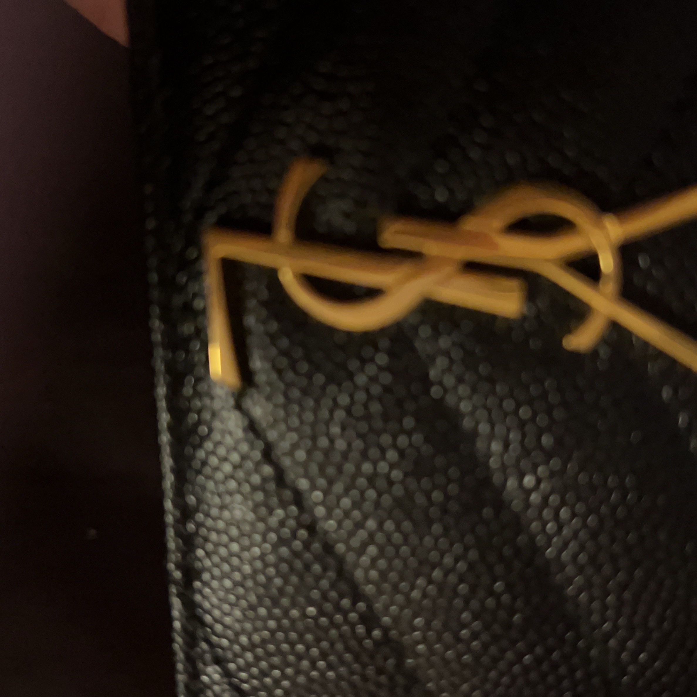 Saint Laurent Cassandre Matelasse Card Case in Grain De Poudre Embossed Leather Black 착용 스타일