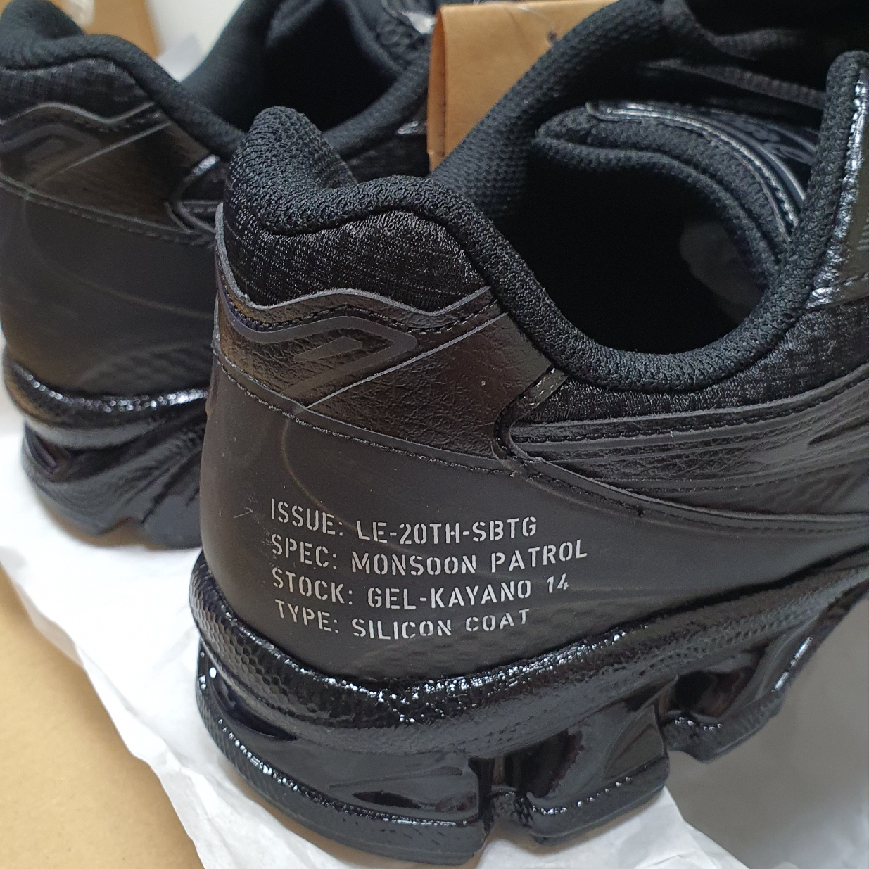 Asics x Limited Edt x SBTG Gel-Kayano 14 Monsoon Patrol Black 착용 스타일 - 2