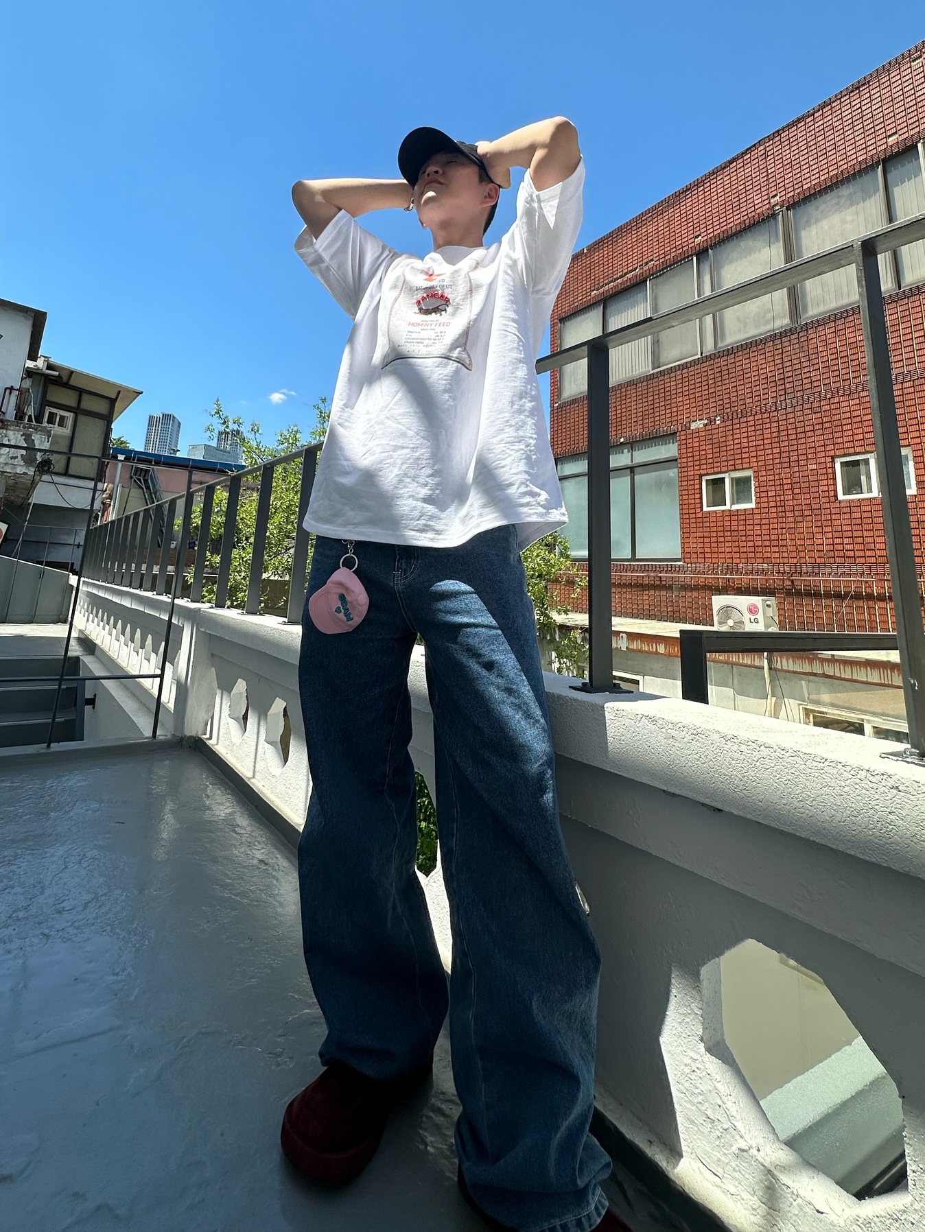 STU Burlap Bag Printing Beads T-shirt White 착용 스타일 - 4