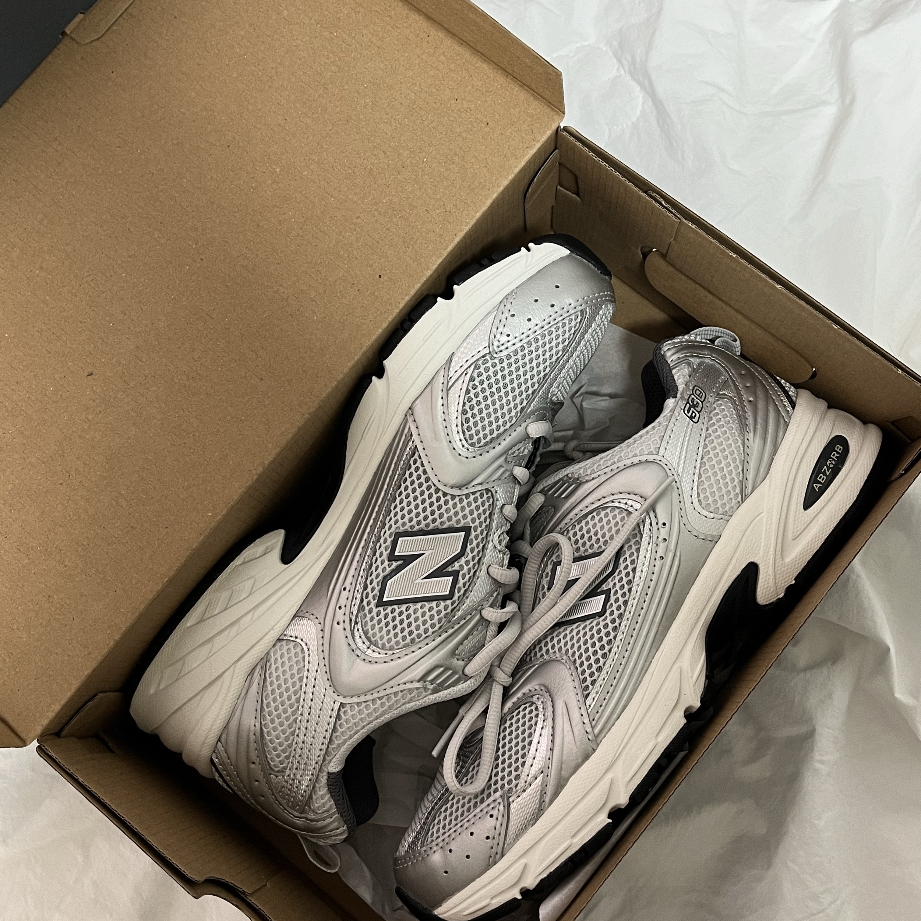 New Balance 530 Grey Matter Silver Metallic 착용 스타일