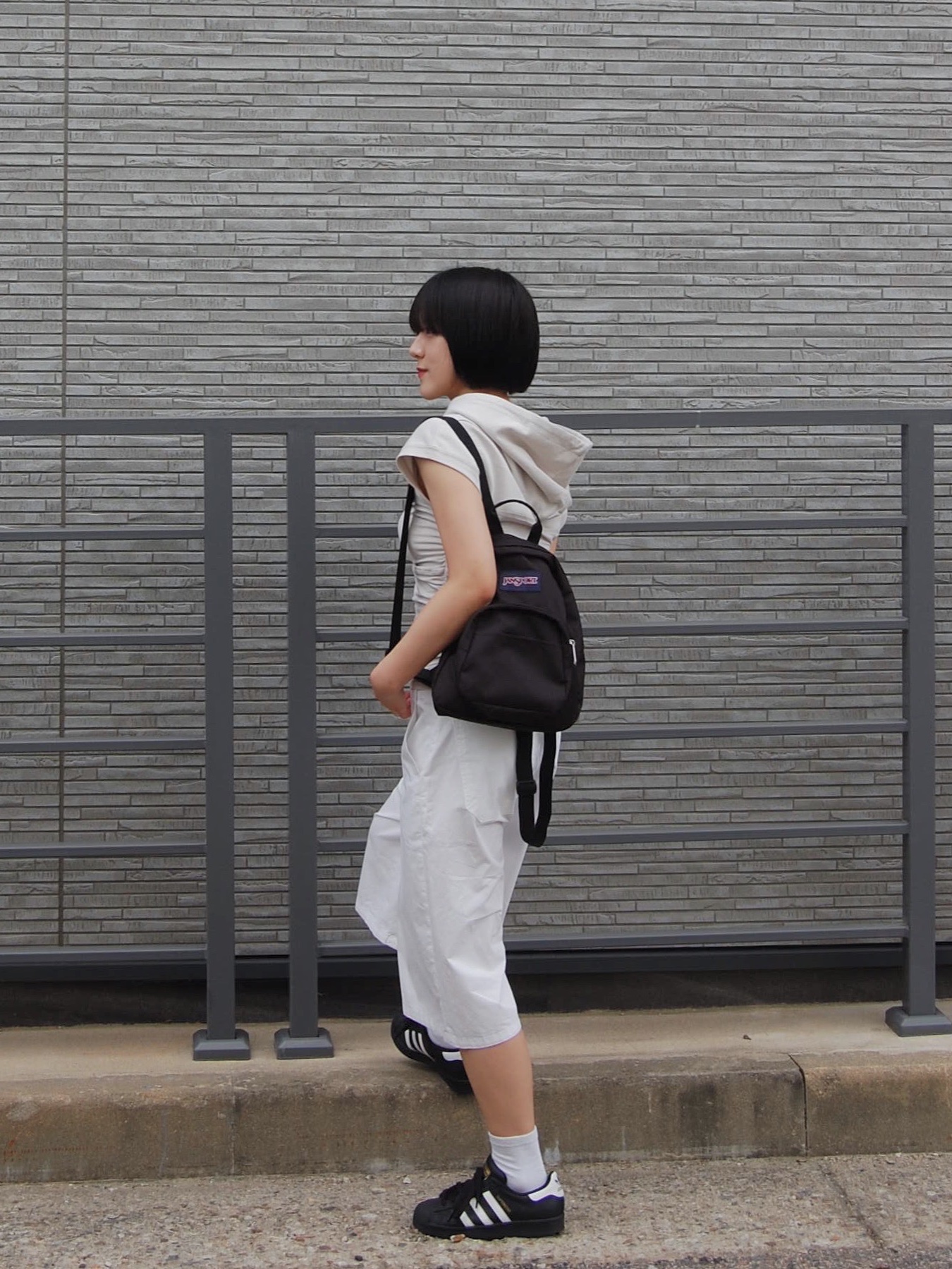 Jansport Half Pint Mini Backpack Black, (J) Adidas Superstar Black White 착용 스타일 - 1