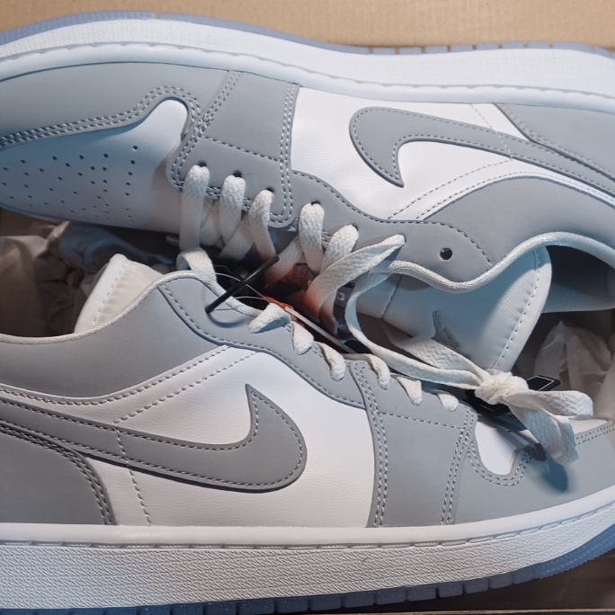 (W) Jordan 1 Low White Wolf Grey 착용 스타일 - 1