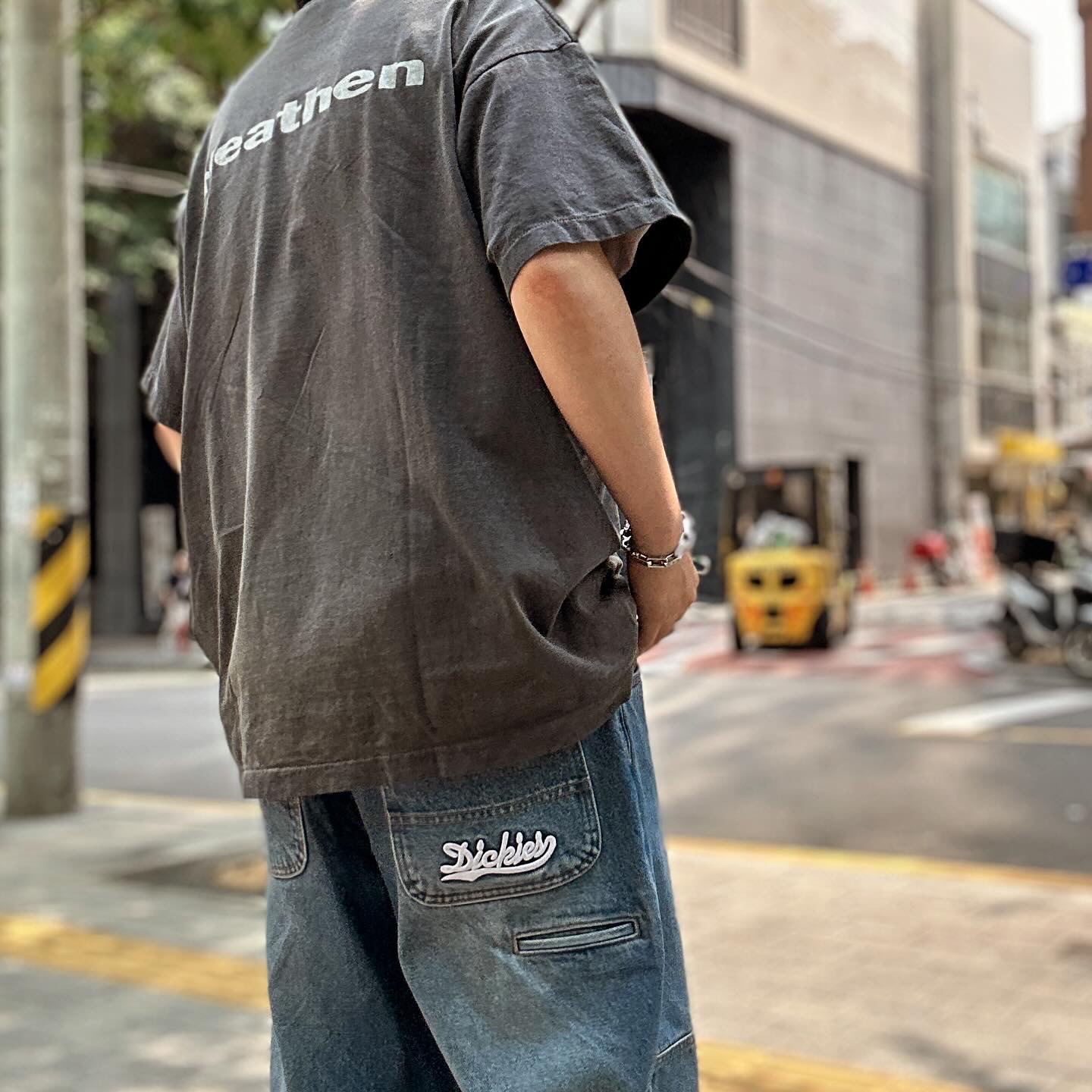 Saint Mxxxxxx Dead S/S T-Shirt Black - 24SS, Supreme x Dickies Double Knee Baggy Jean Washed Indigo - 23FW 착용 스타일 - 3