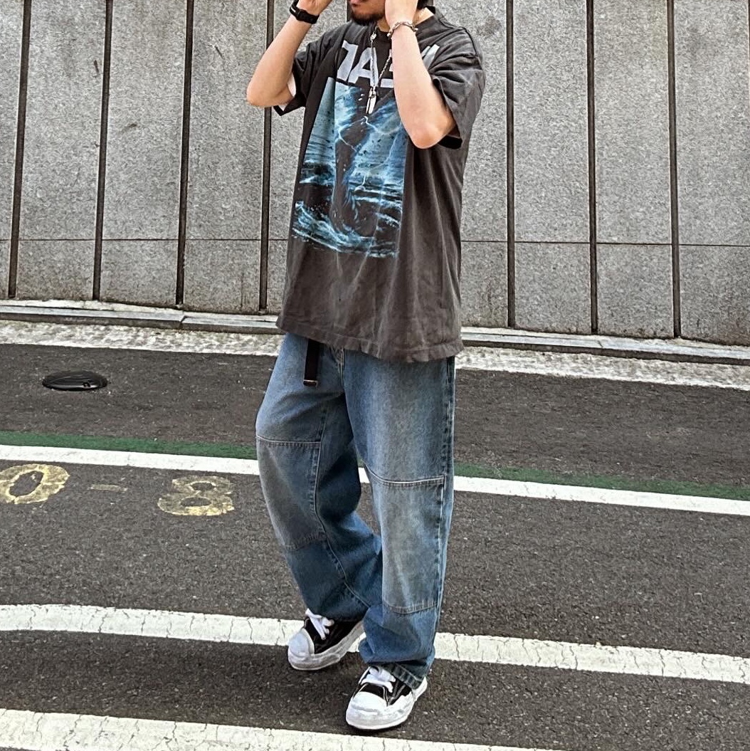 Saint Mxxxxxx Dead S/S T-Shirt Black - 24SS, Supreme x Dickies Double Knee Baggy Jean Washed Indigo - 23FW 착용 스타일 - 1