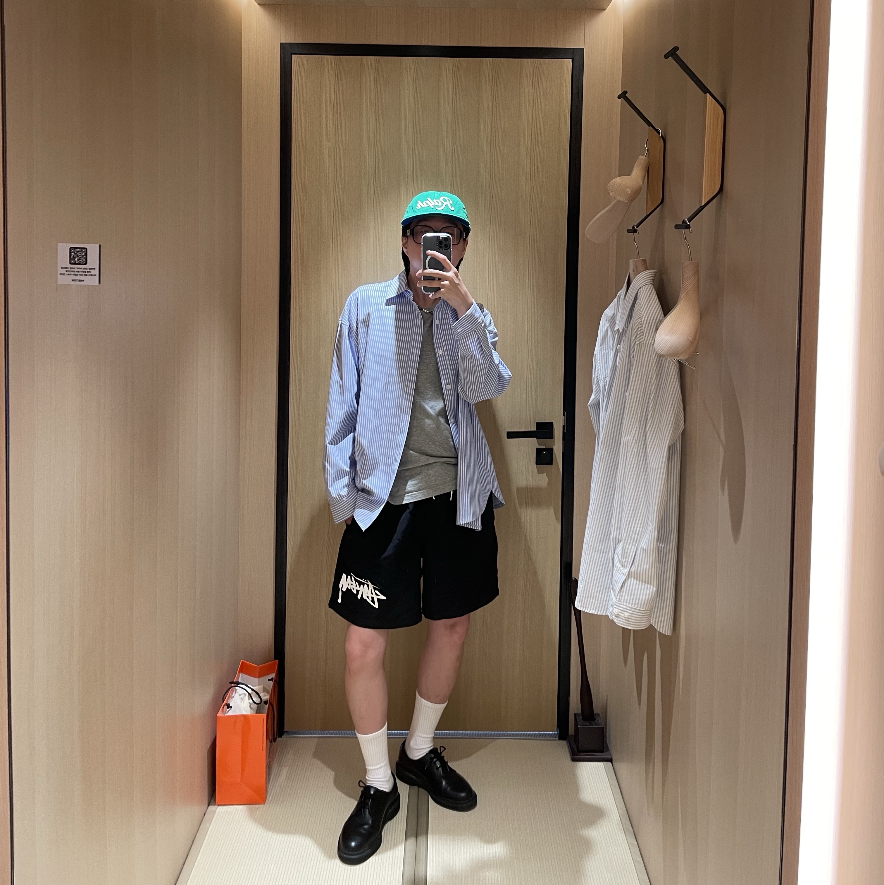 Dr. Martens 1461 Mono Black, Stussy Stock Water Shorts Black 착용 스타일 - 2