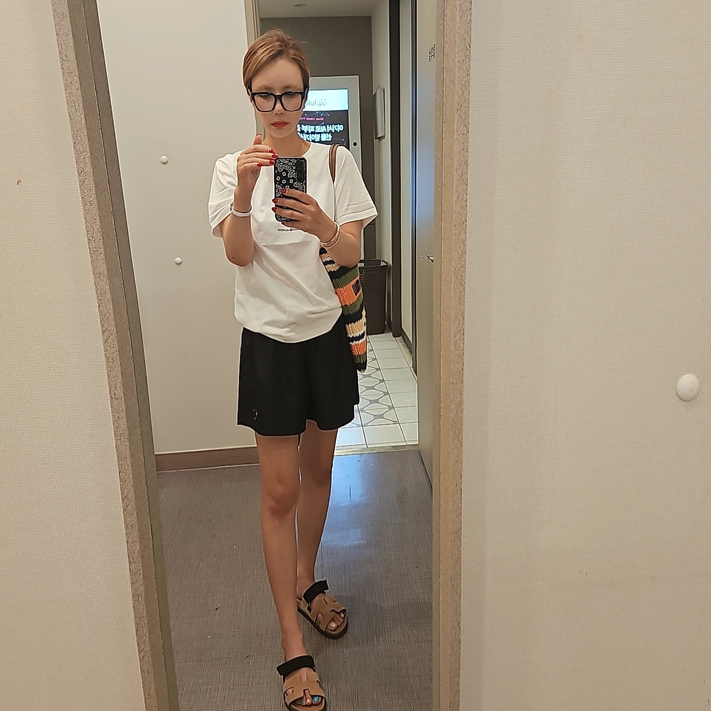 (W) Saint Laurent Rive Gauche T-Shirt White, (W) Prada Re-Nylon Shorts Black 착용 스타일 - 2