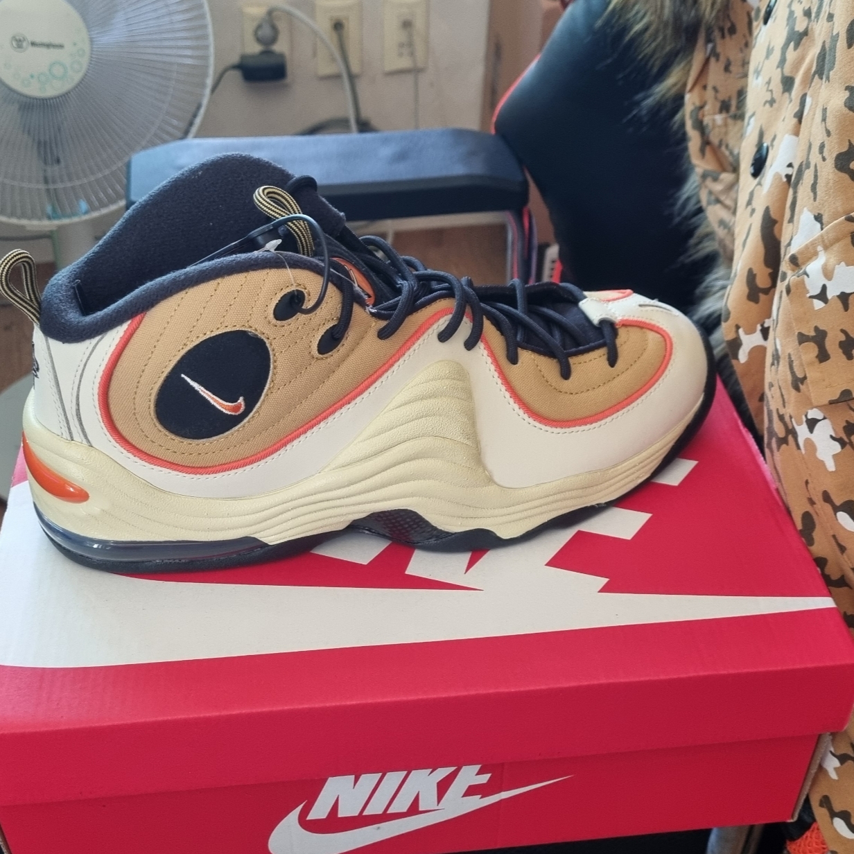 Nike Air Penny II Wheat Gold and Safety Orange 착용 스타일 - 1