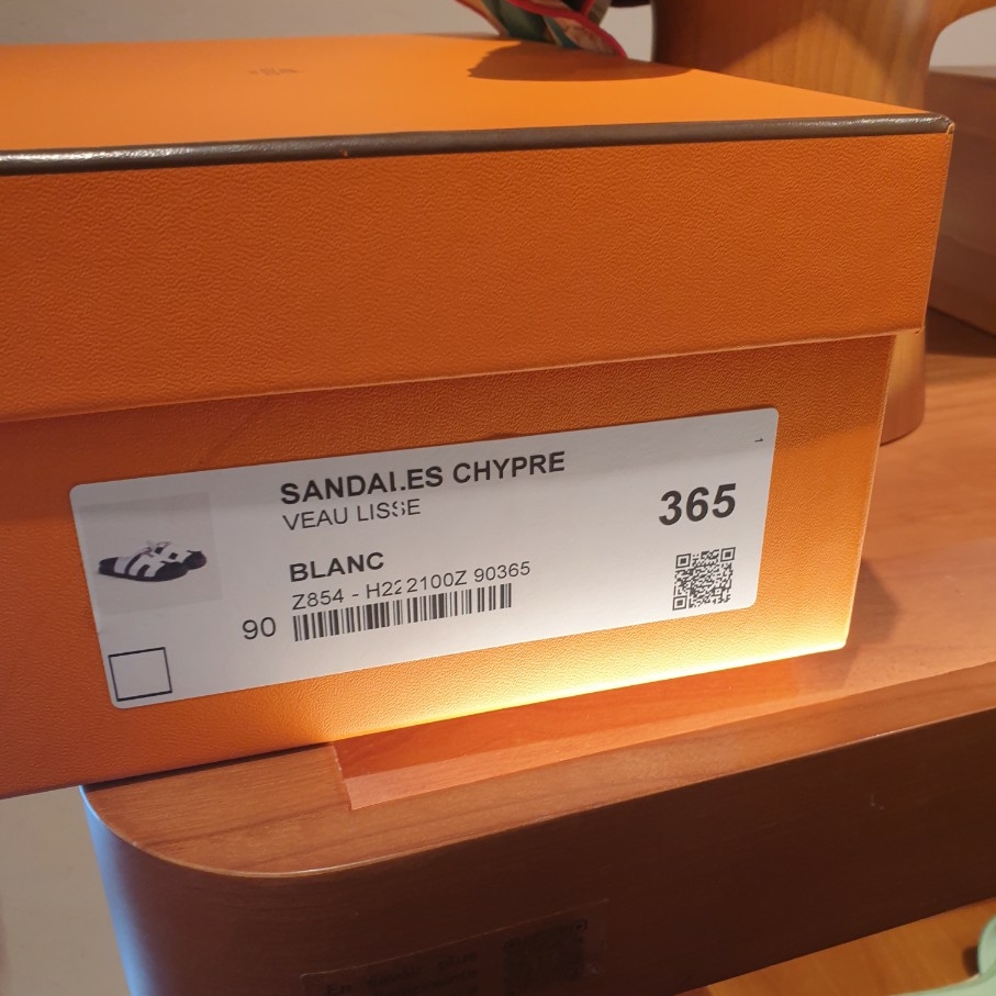 (W) Hermes Chypre Sandal Calfskin & Blanc 착용 스타일 - 4