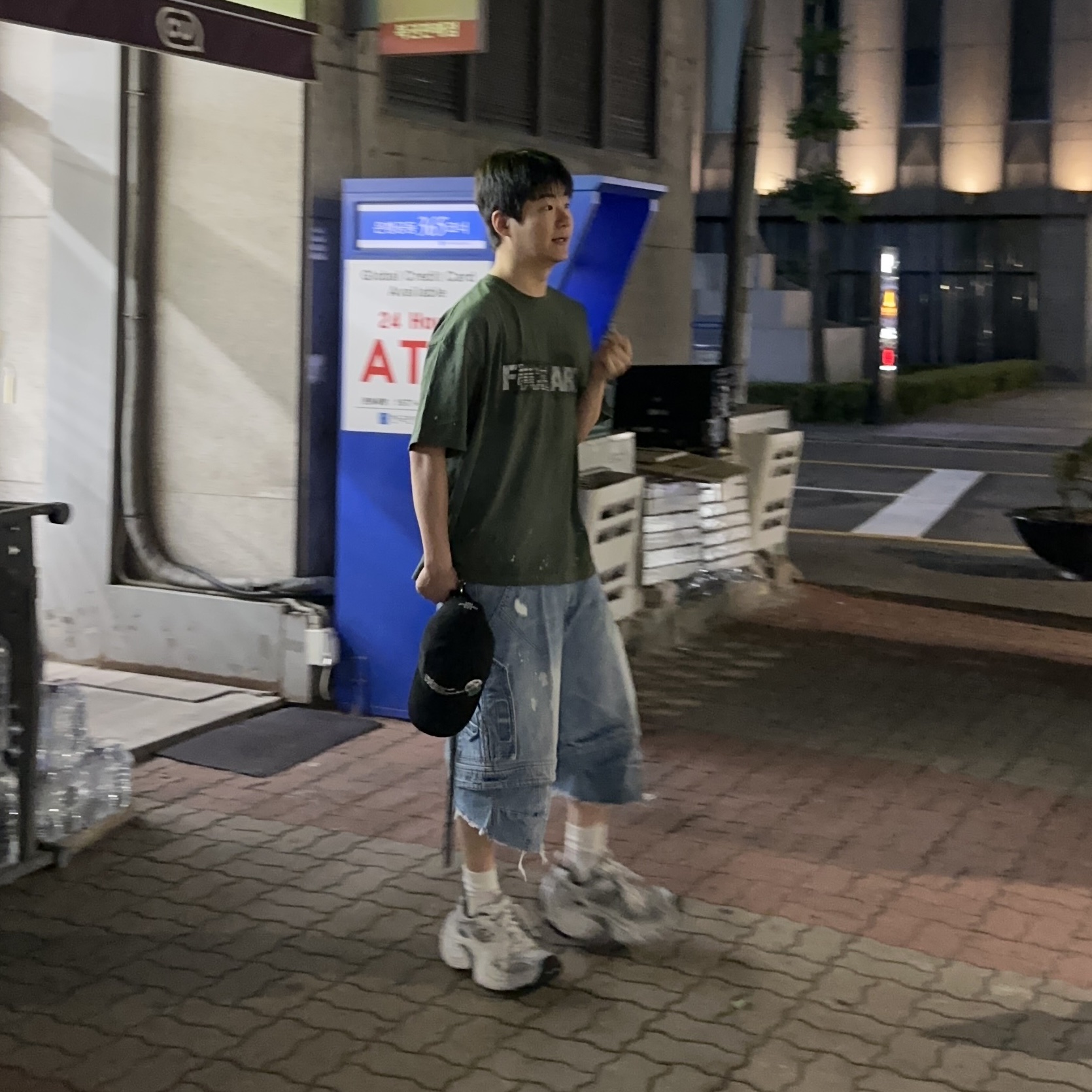 Balenciaga 10XL Sneakers White Grey Silver Black 착용 스타일 - 4