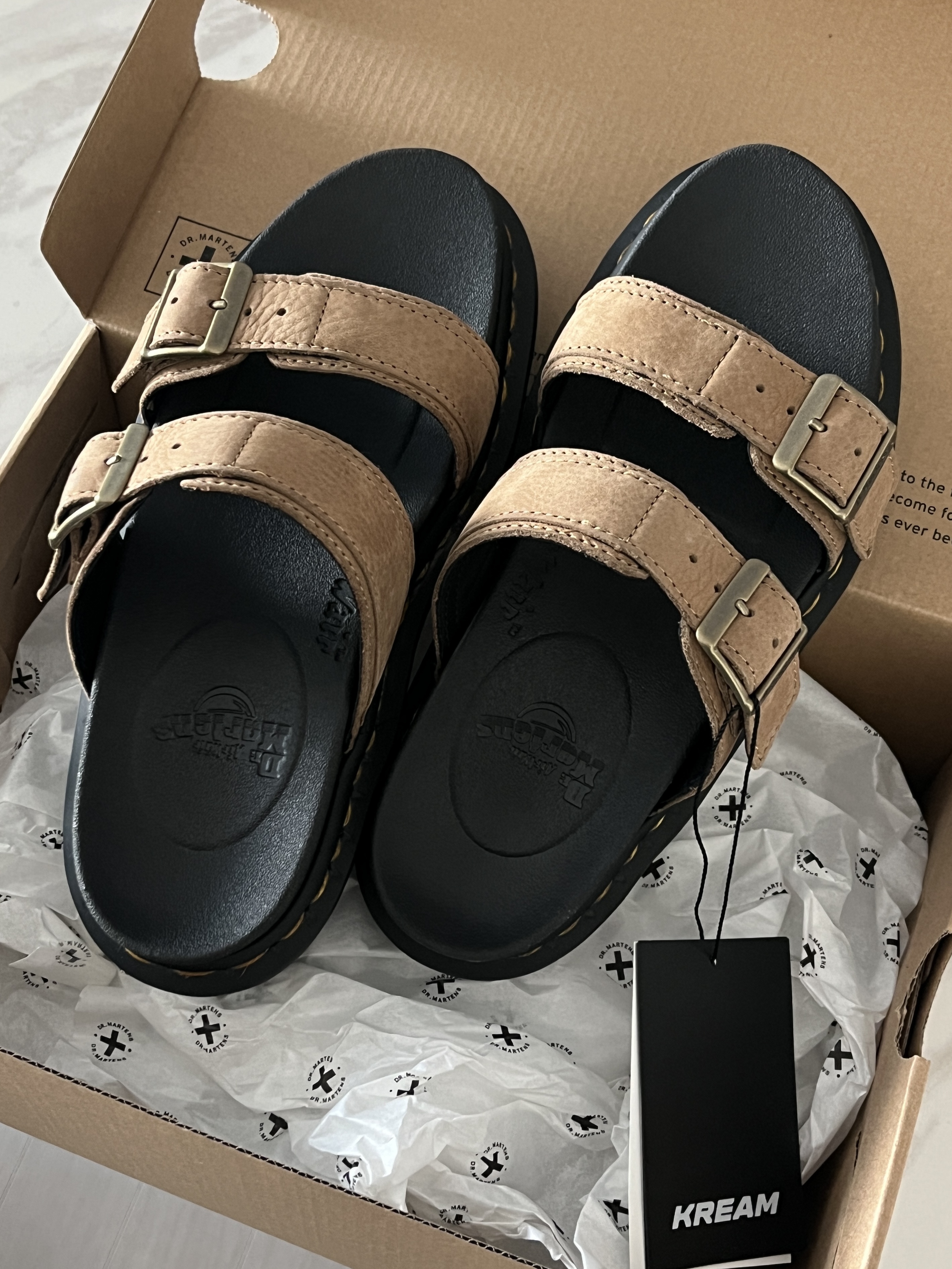 Dr. Martens Women Myles Nubuck Double Strap Platform Sandals Savannah Tan 착용 스타일 - 1
