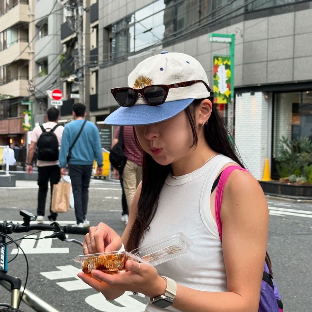 Hello Sunrise  Two Tone Washed OG Logo 6panel Cap Off White & Black 착용 스타일
