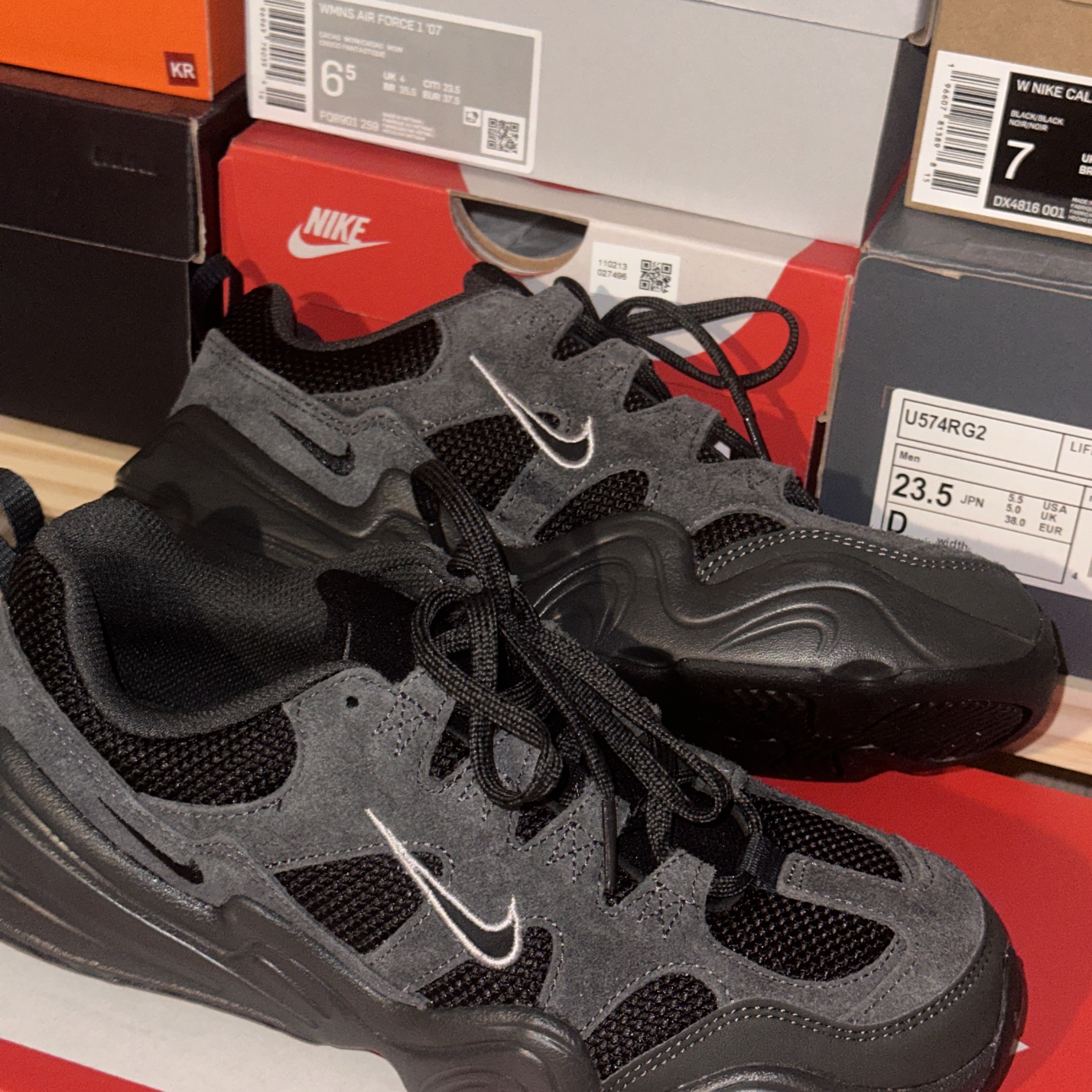 (W) Nike Tech Hera Anthracite Light Smoke Grey 착용 스타일