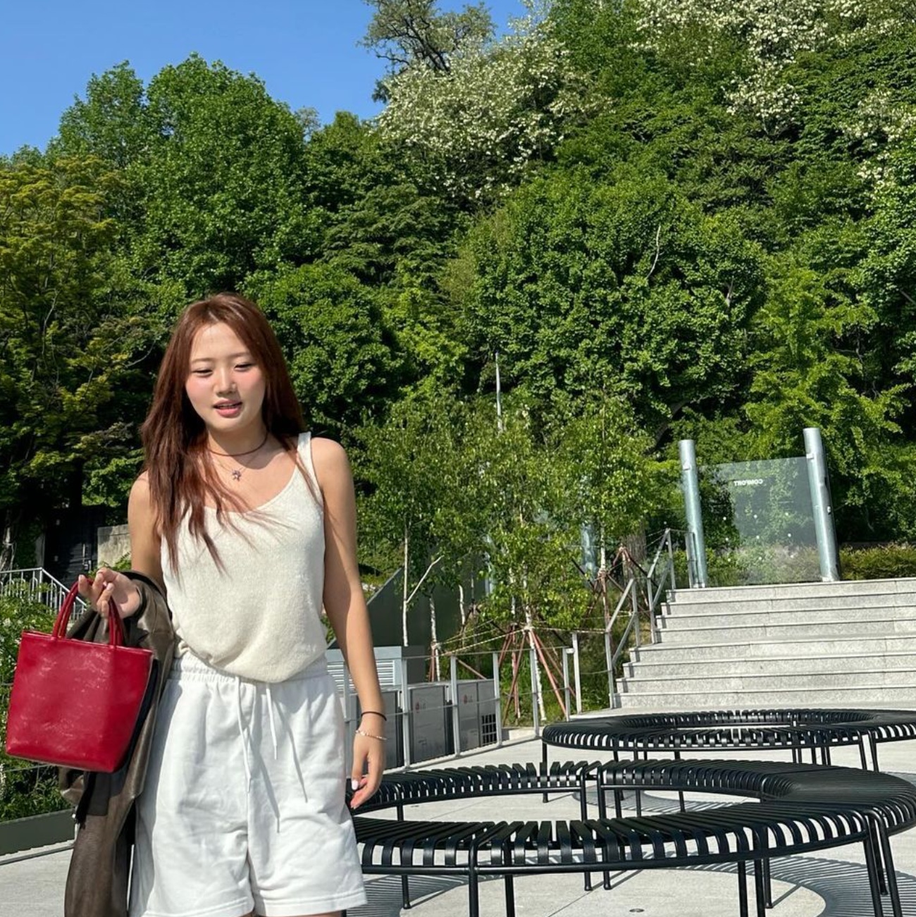 Fillintheblank Sunday Tote Bag Black, Fillintheblank Sunday Tote Bag Brown 착용 스타일