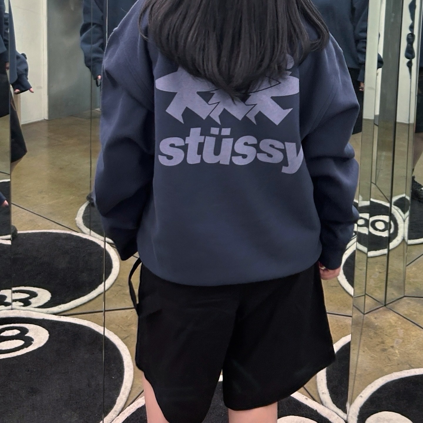 Stussy Surfwalk Crew Navy 착용 스타일 - 2