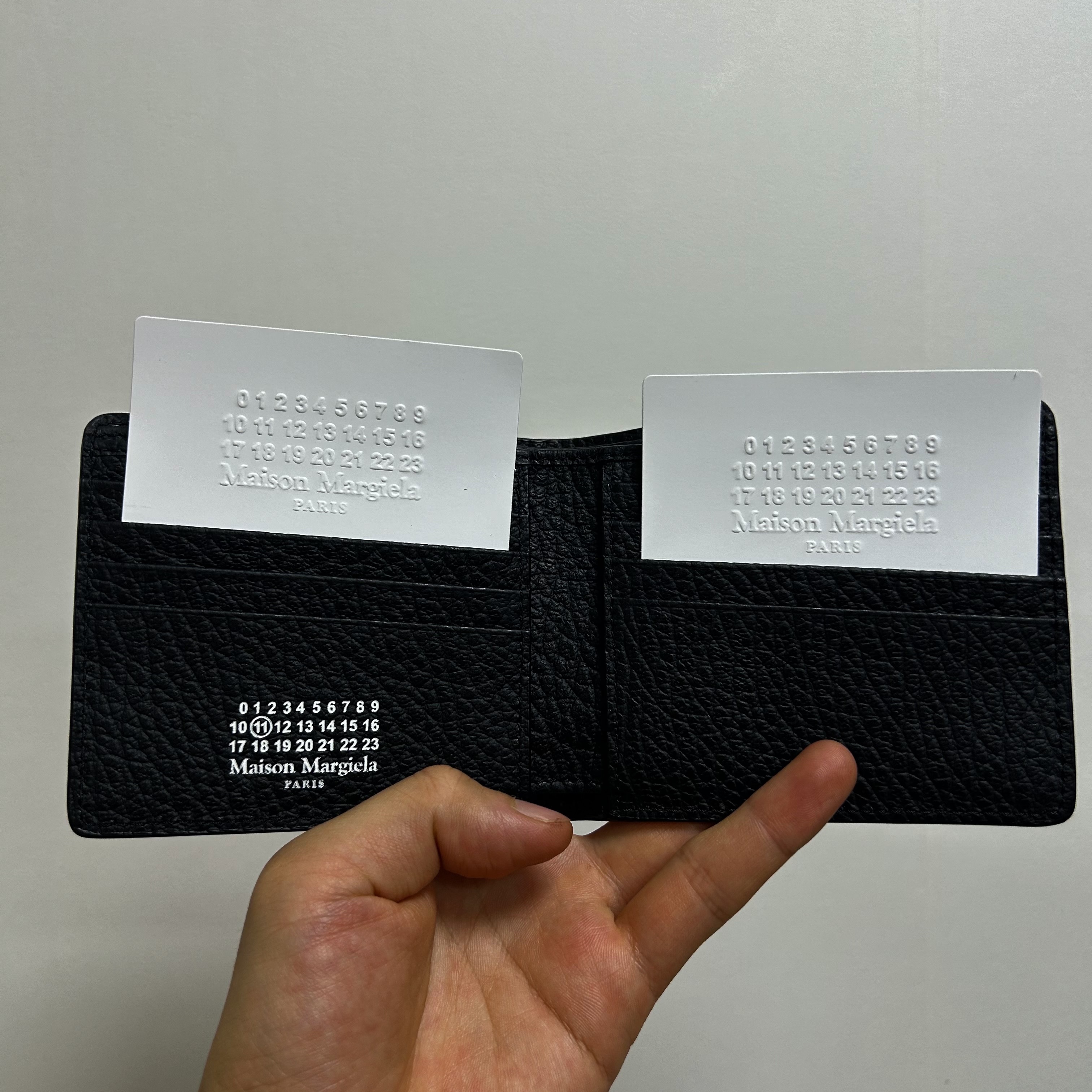 Maison Margiela Bi-Fold Wallet Black 착용 스타일 - 4
