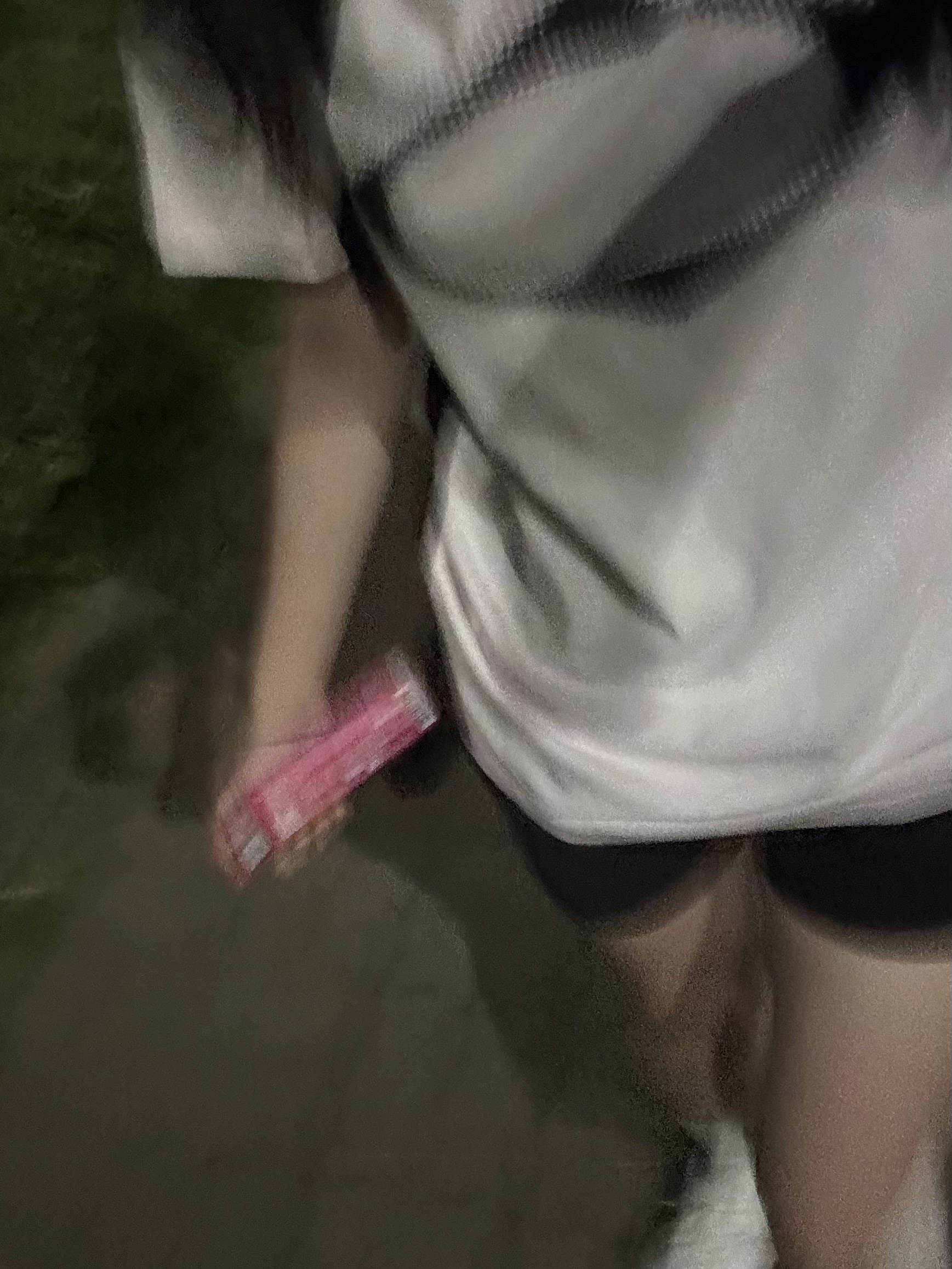 (W) Mischief Rhombus Blur T-Shirts Light Pink 착용 스타일 - 3
