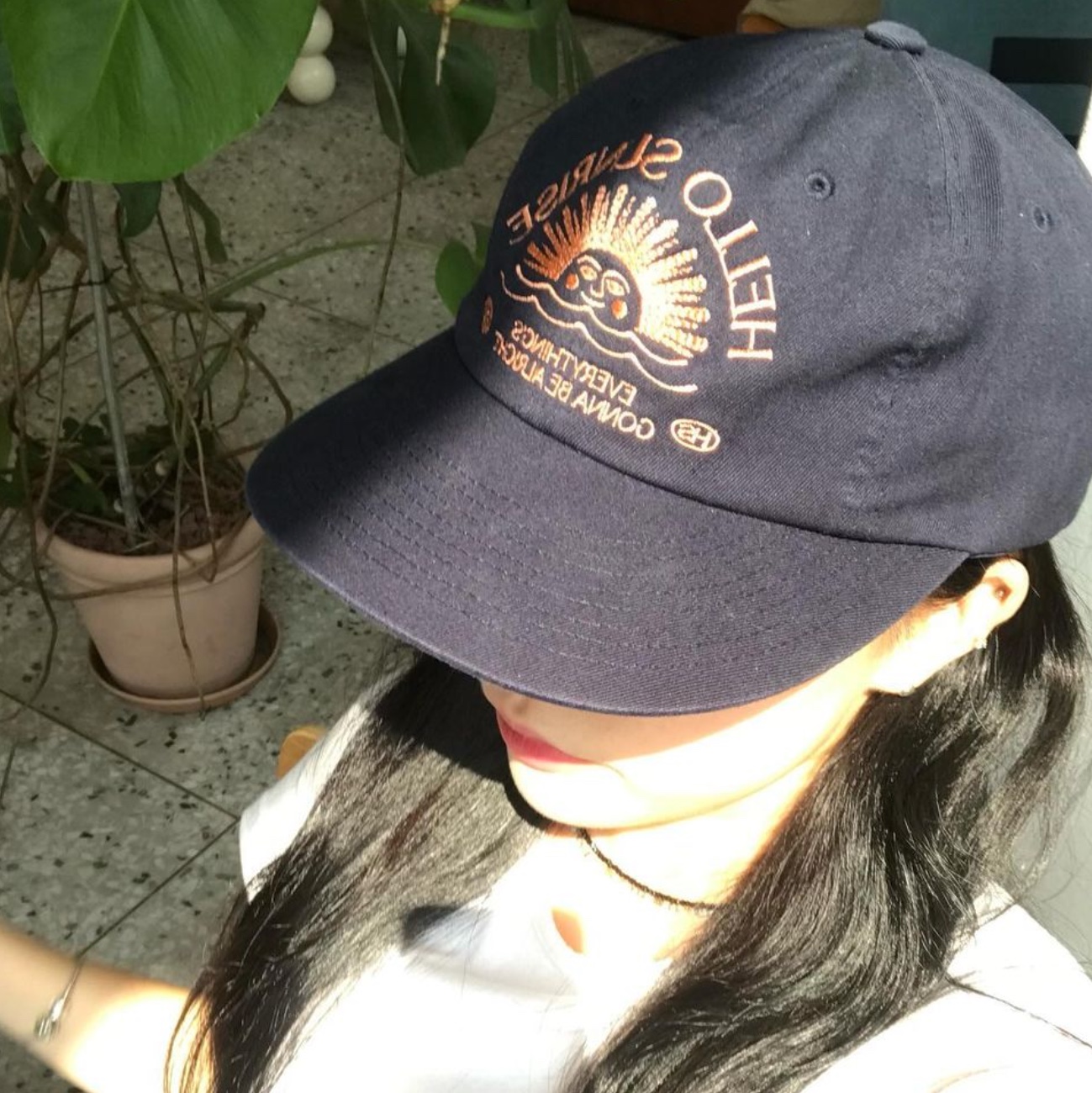 Hello Sunrise Washed HS Arch Logo 6Panel Cap Off White & Navy, Hello Sunrise Washed HS Arch Logo 6Panel Cap Navy & Orange 착용 스타일