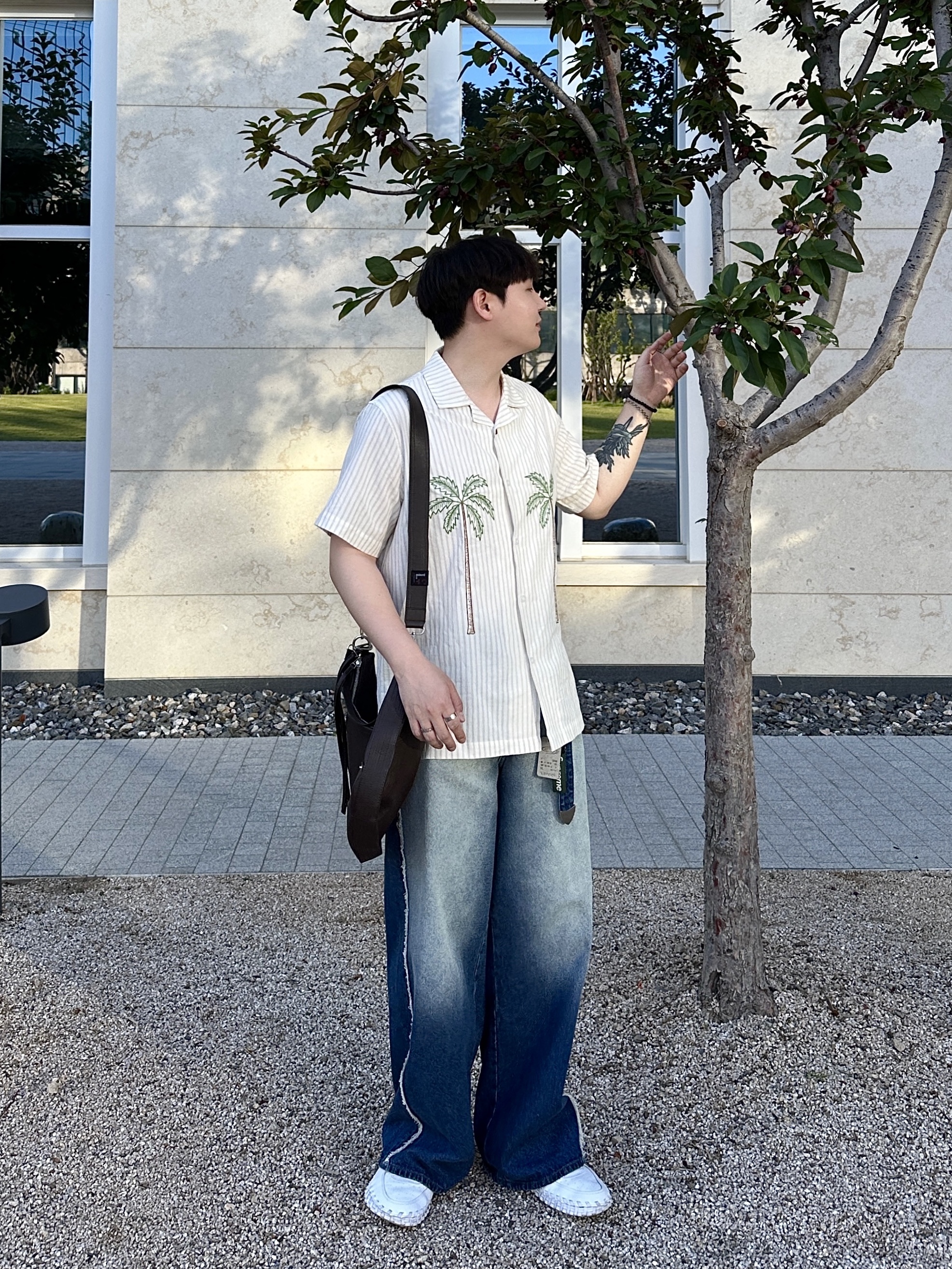 Nike x Jacquemus J Force 1 Low LX SP White, Supreme Webbing Keychain Green Camo - 23SS 착용 스타일 - 1