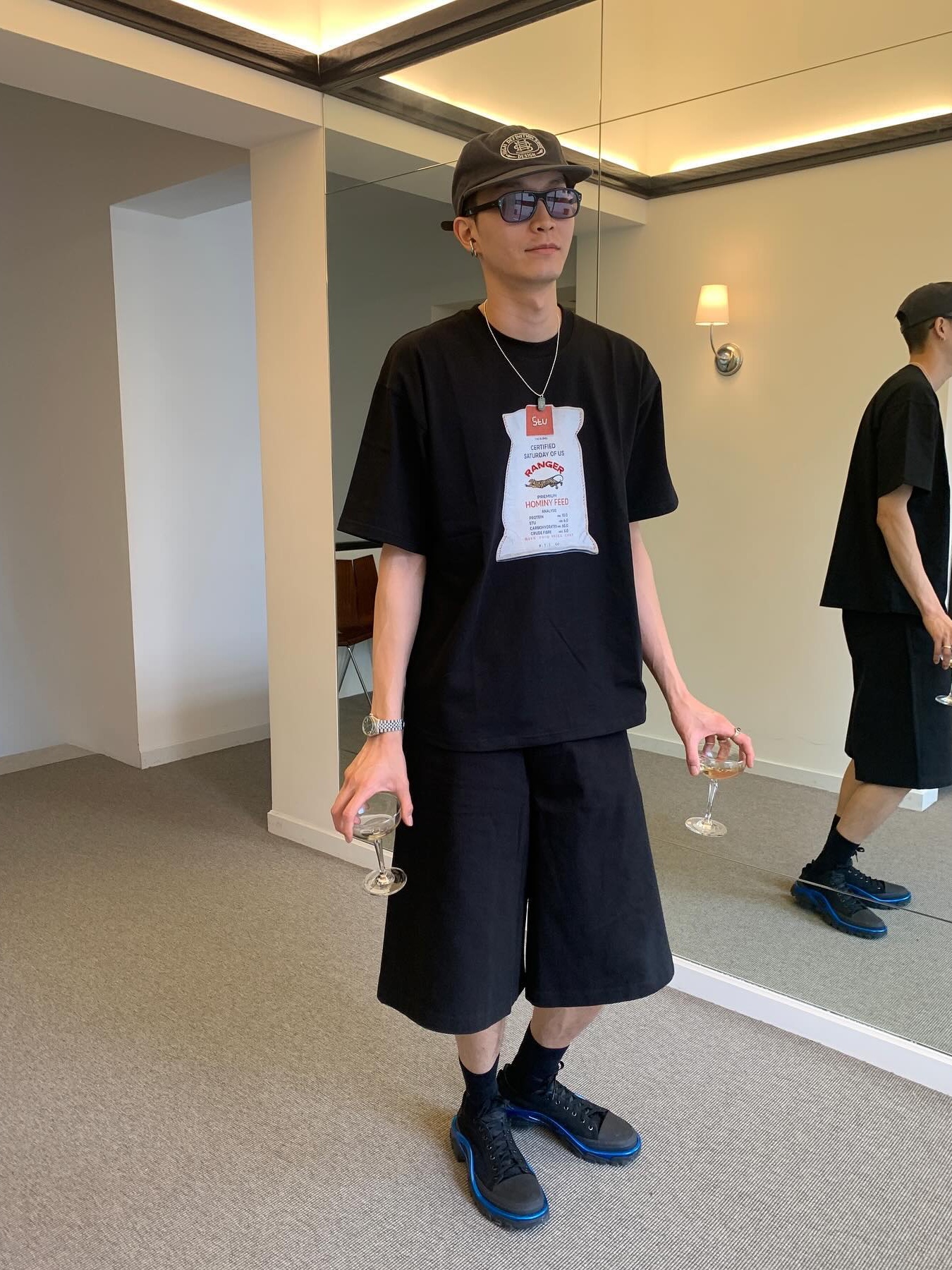STU Burlap Bag Printing Beads T-shirt Black 착용 스타일 - 1