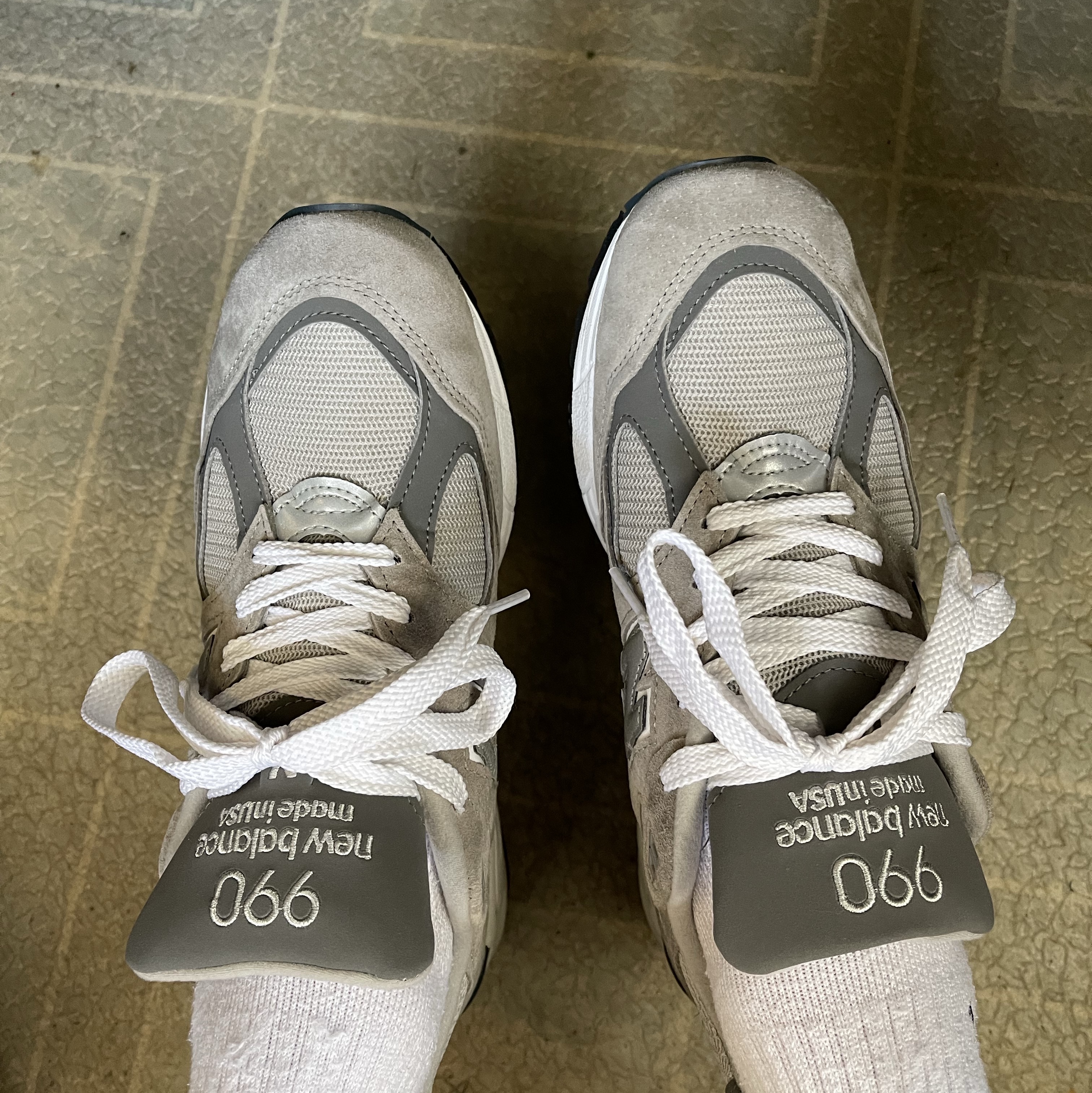 New Balance 990v2 Made in USA Grey 착용 스타일