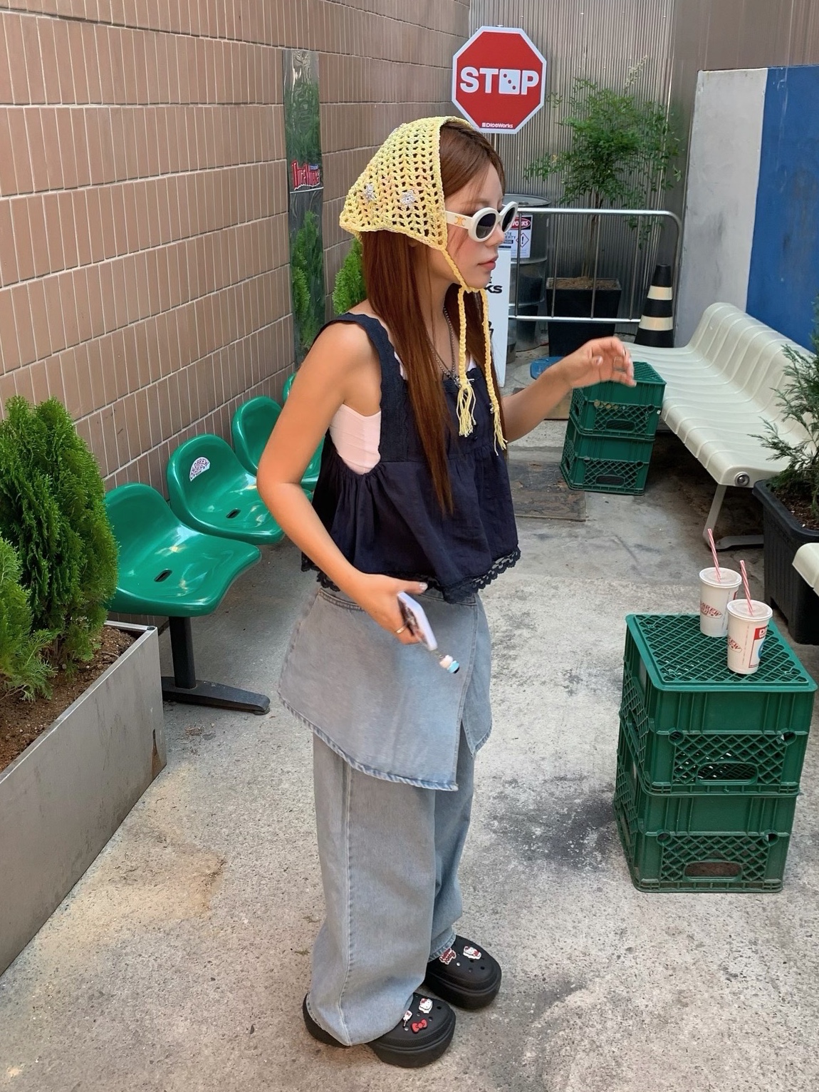 (W) Celine Triomphe 01 Sunglasses in Acetate White, Crocs Stomp Clog Black 착용 스타일