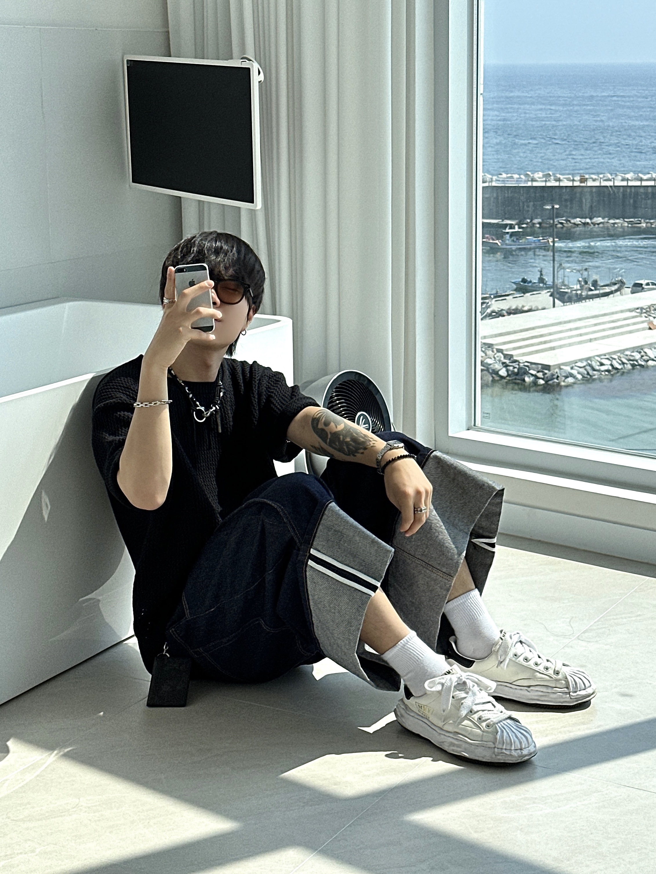 Maison Mihara Yasuhiro Blakey OG Sole Leather Low-top Sneakers White 착용 스타일 - 5