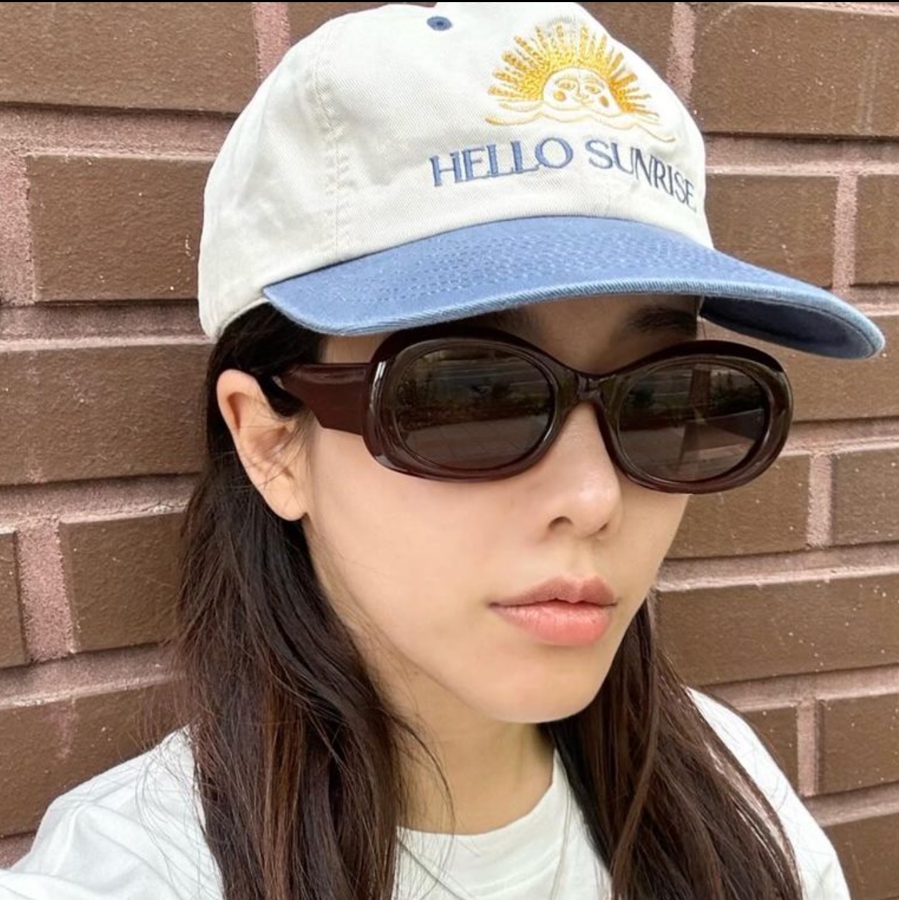 Hello Sunrise  Two Tone Washed OG Logo 6panel Cap Off White & Black 착용 스타일