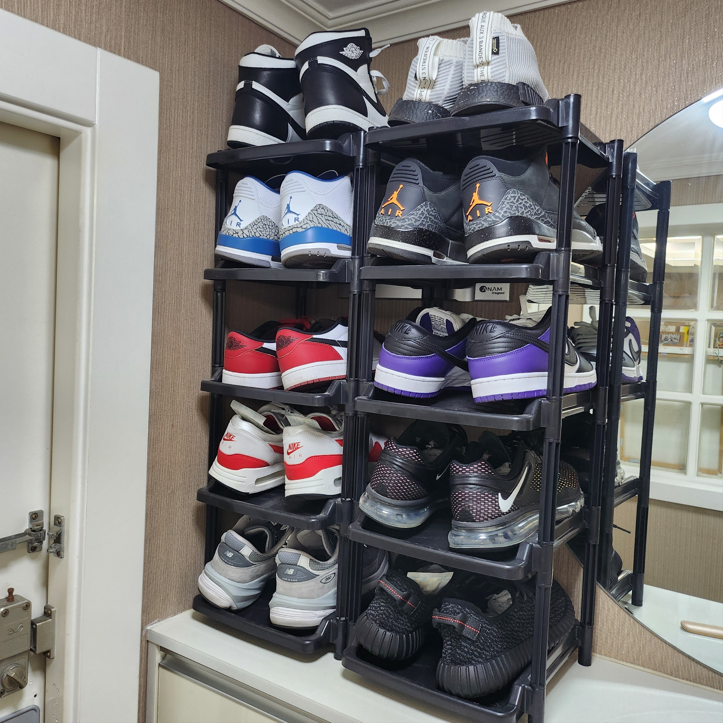 Jordan 1 High 85 Black White, Adidas NMD CS1 Primeknit Gore-Tex White 착용 스타일