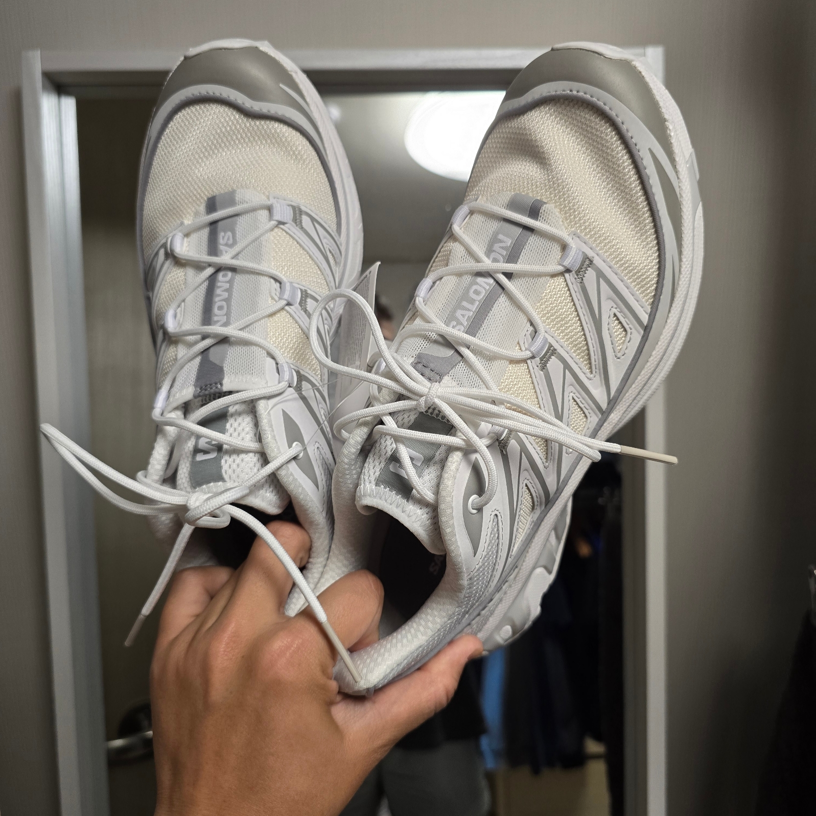 Salomon XT-6 Expanse Vanilla Ice White 착용 스타일