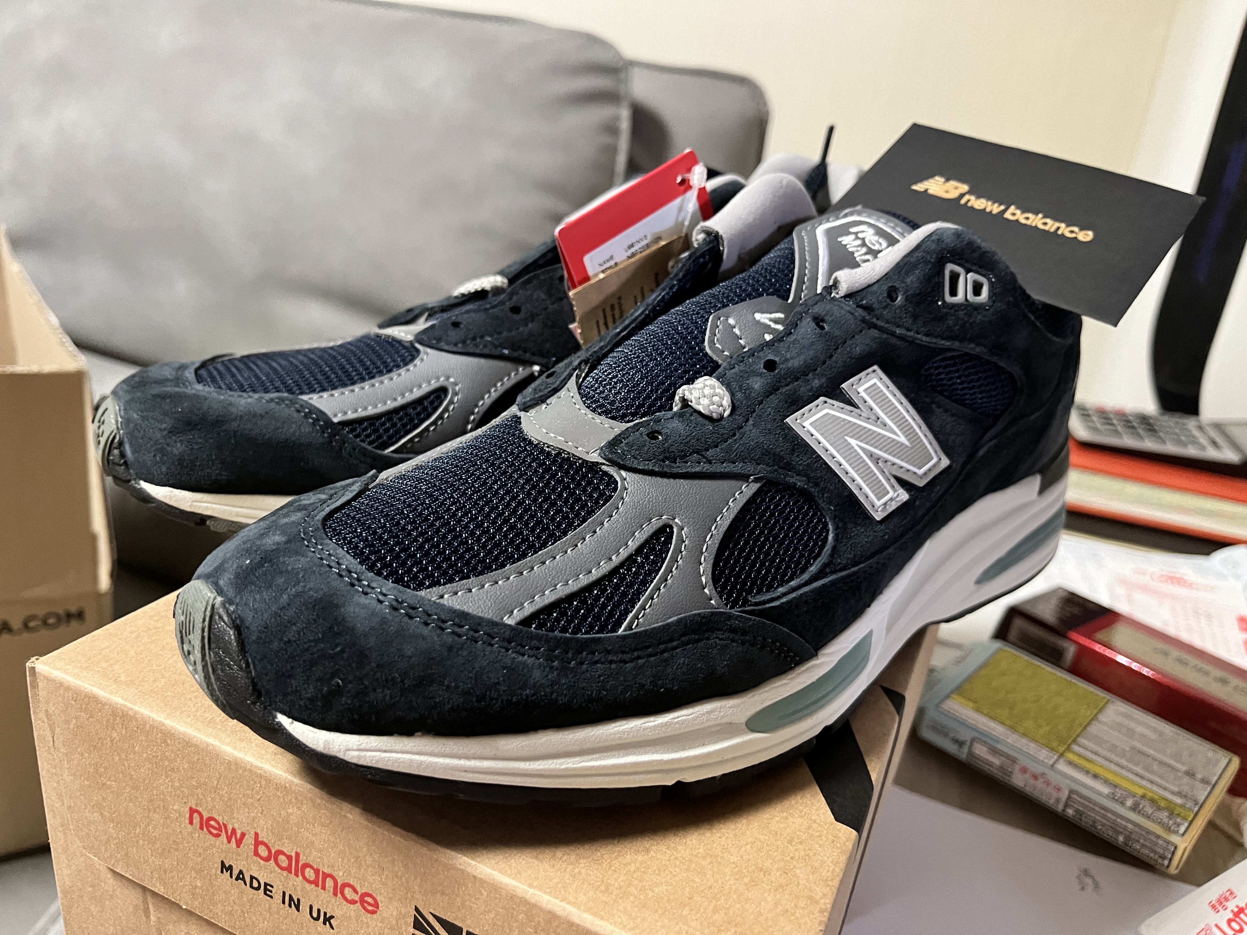 New Balance 991v2 Made in UK Dark Navy Smoked Pearl 착용 스타일 - 3