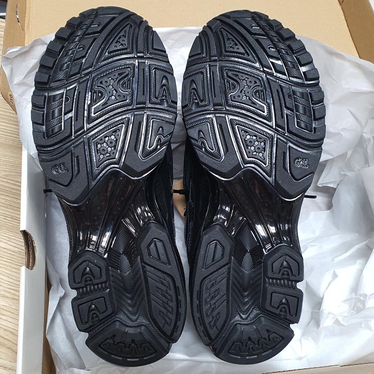 Asics x Limited Edt x SBTG Gel-Kayano 14 Monsoon Patrol Black 착용 스타일 - 5